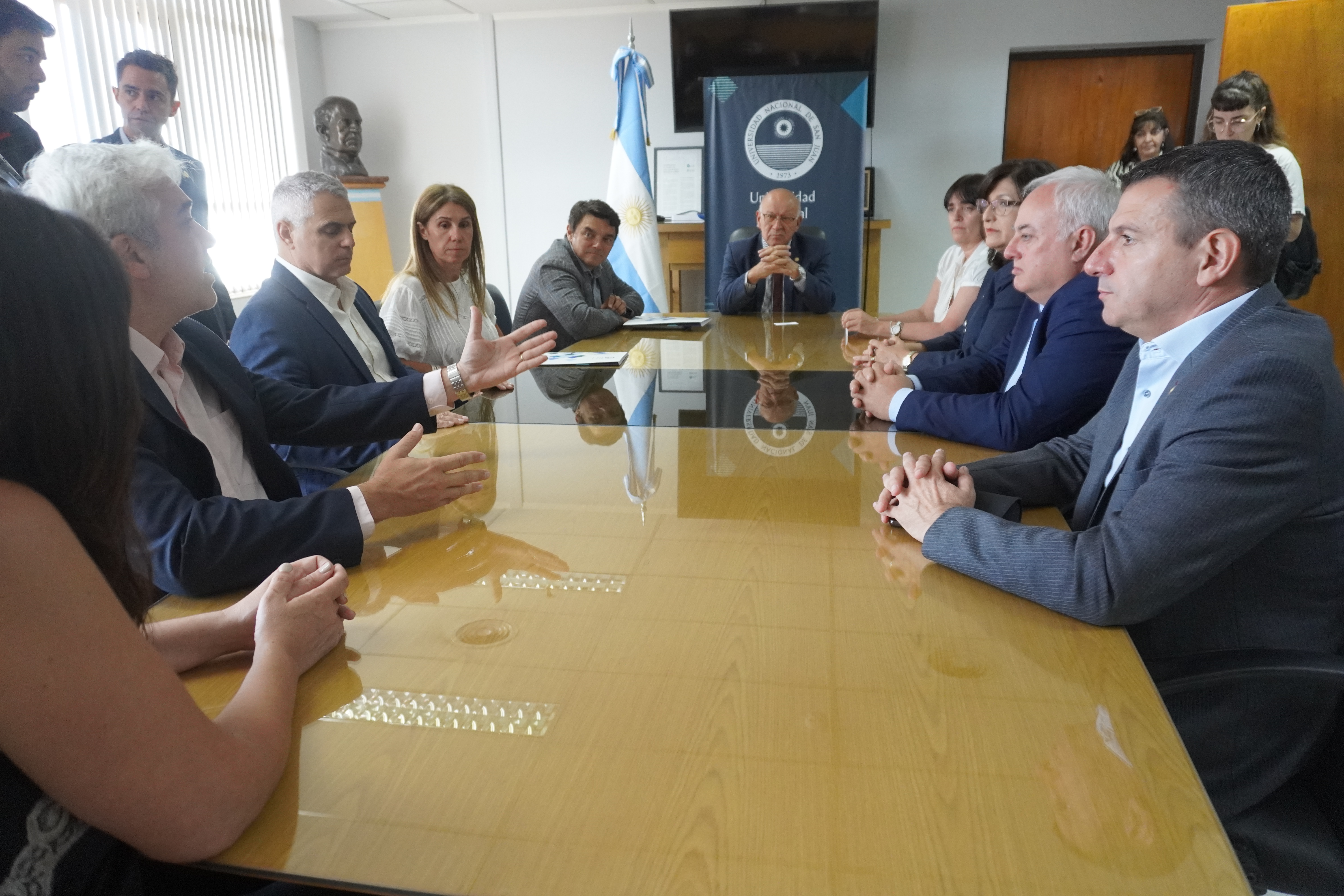 La Universidad y la FI se vinculan con las empresas GeoEnergía Argentina S.A y Holos Argentina