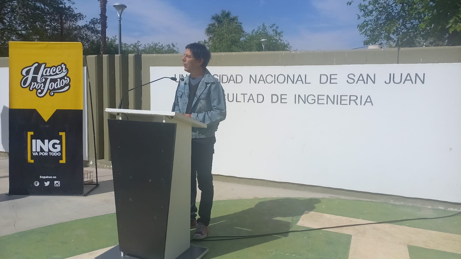 Se descubrió una placa en conmemoración a Víctor Hugo García, ex-presidente del CEI y estudiante desaparecido