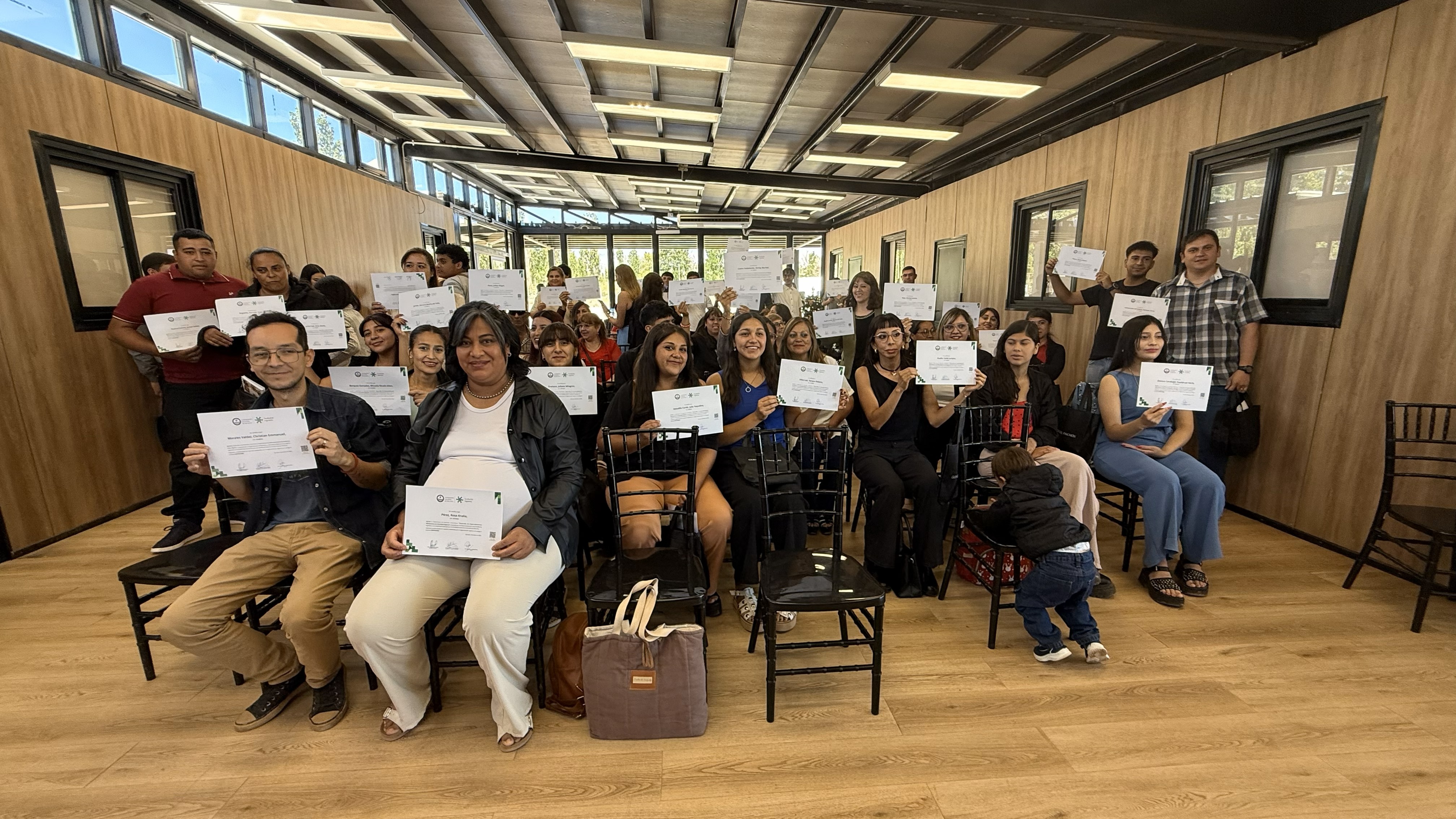 Se entregaron cuarenta y un certificados a diplomados del Departamento Calingasta