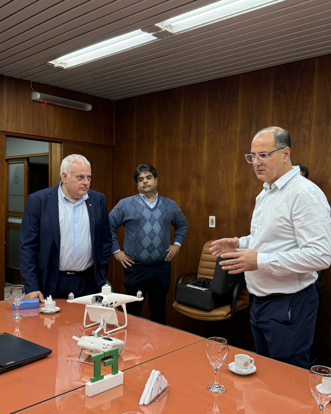 La Facultad de Ingeniería recibió equipamiento tecnológico para estudiantes de Agrimensura