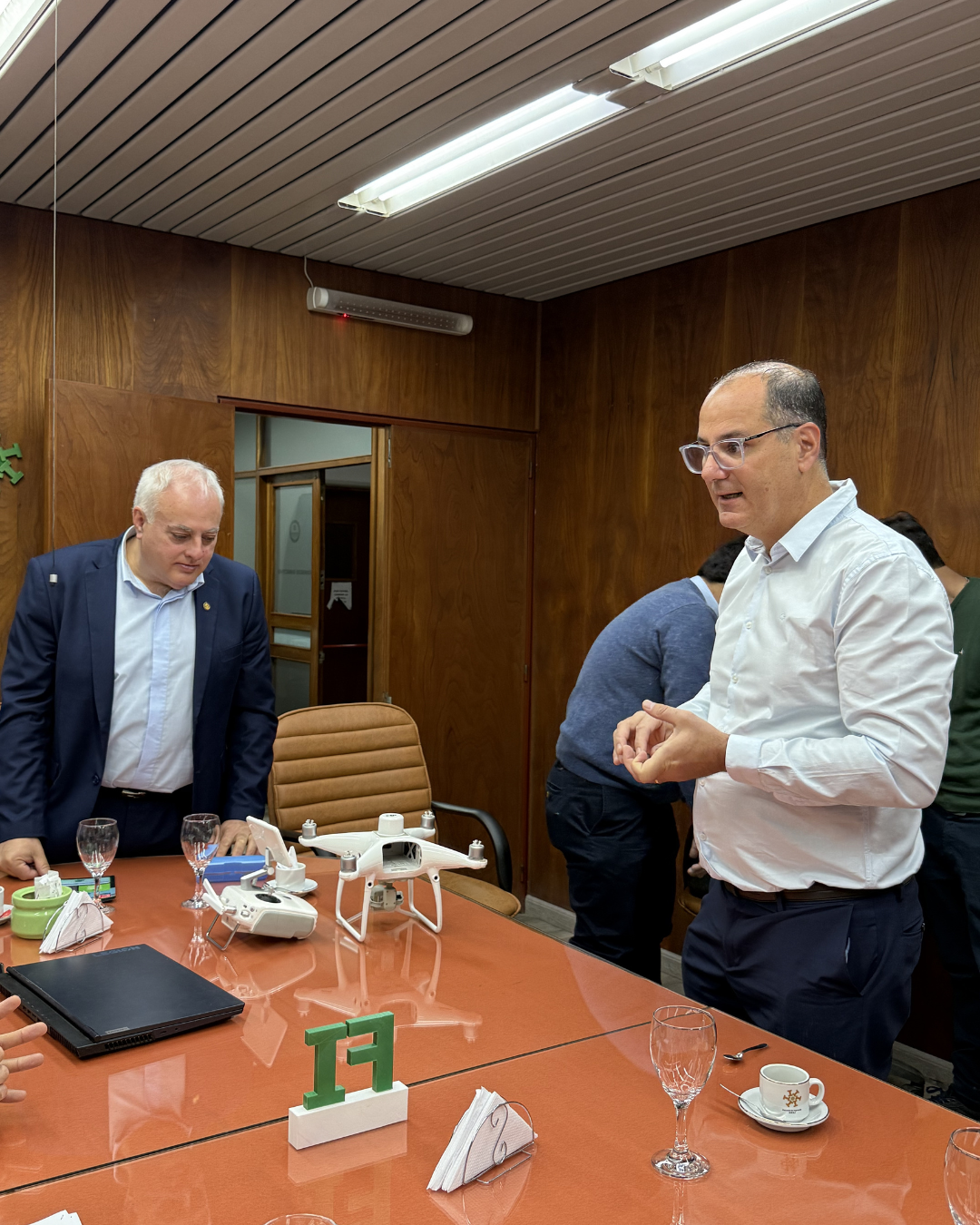 La Facultad de Ingeniería recibió equipamiento tecnológico para estudiantes de Agrimensura