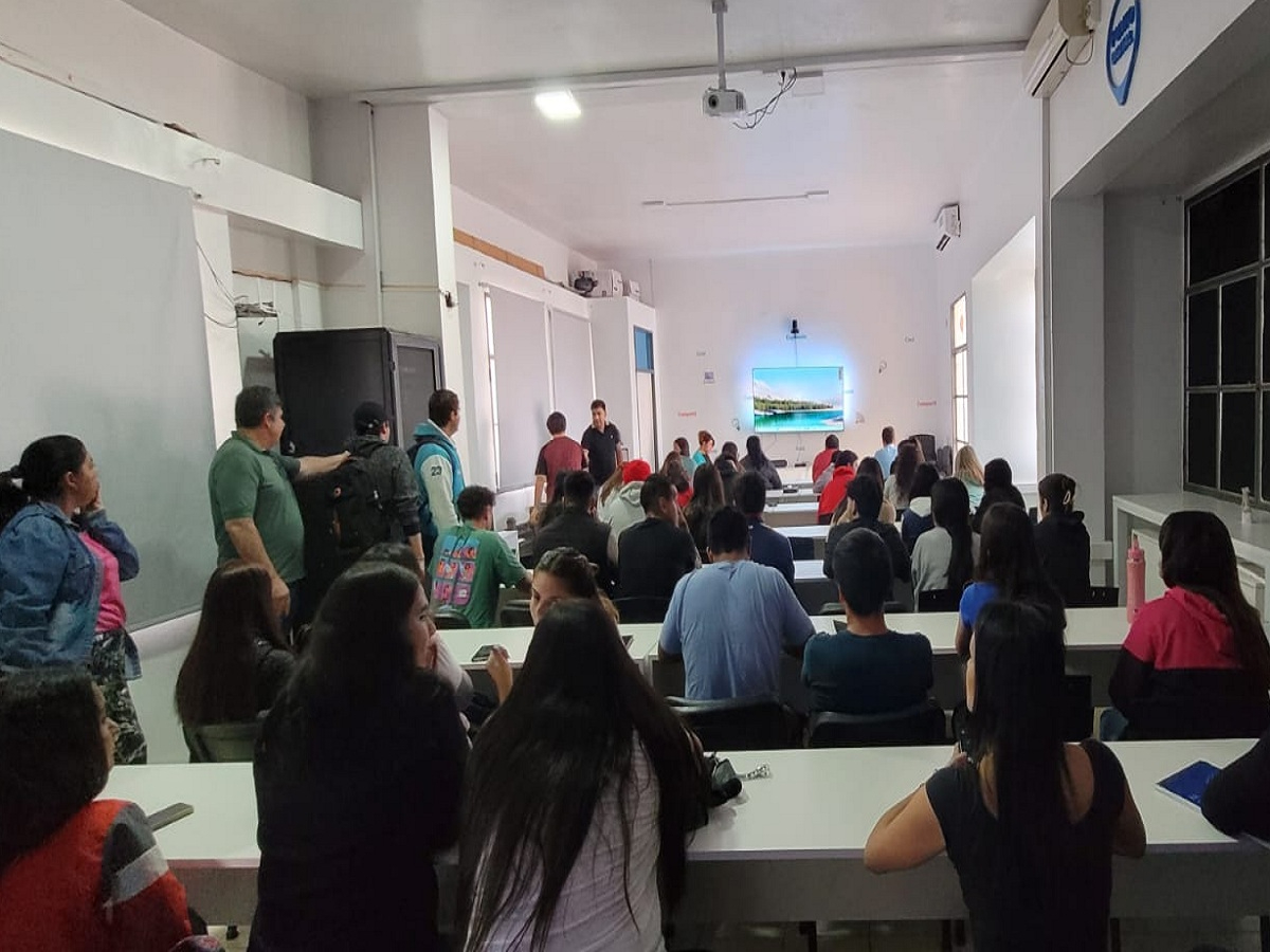 Más de 150 jóvenes participaron de la primera clase en aulas híbridas del departamento Sarmiento para ingresar a Ingeniería