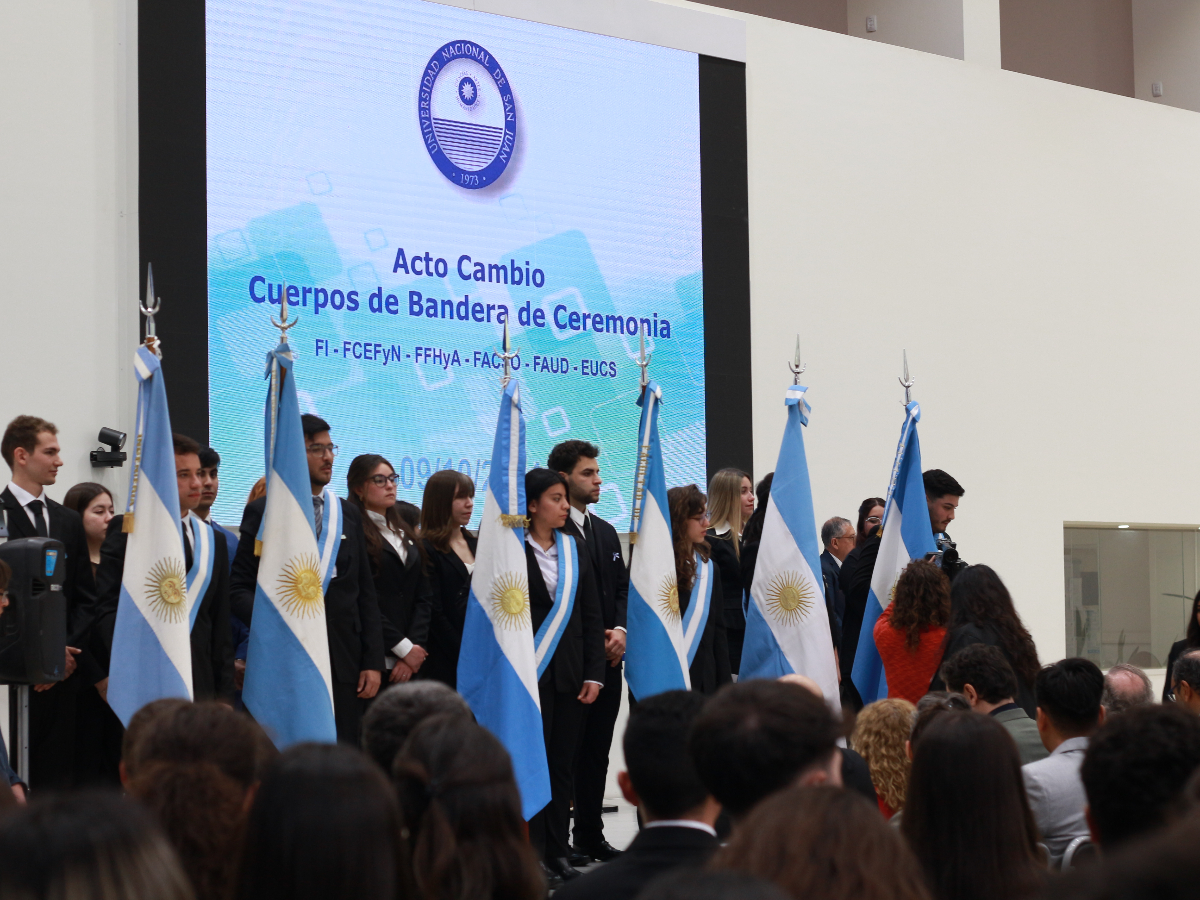 Las Facultades y la Escuela Universitaria ya tienen nuevo cuerpo de Bandera de Ceremonia