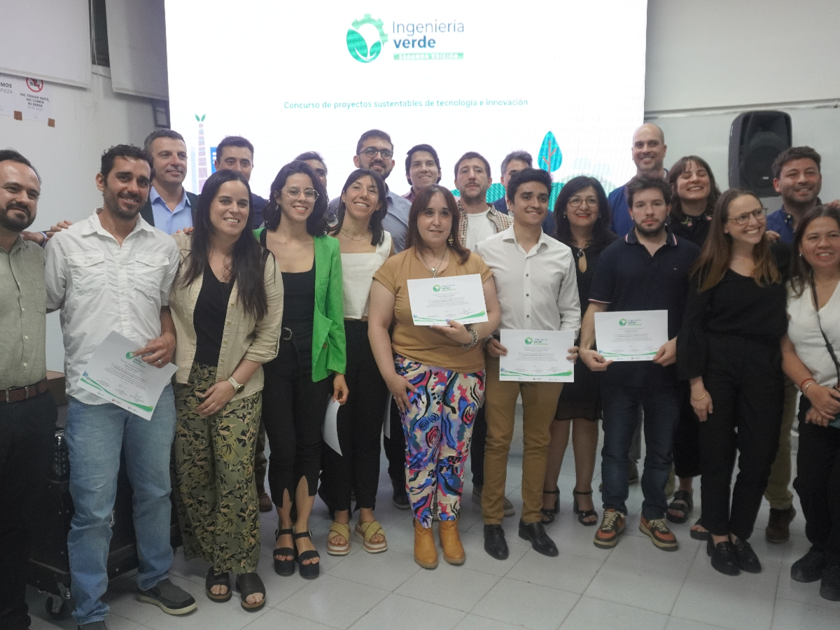 Estudiantes, egresados e investigadores de la FI presentaron sus proyectos finales del Programa Ingeniería Verde