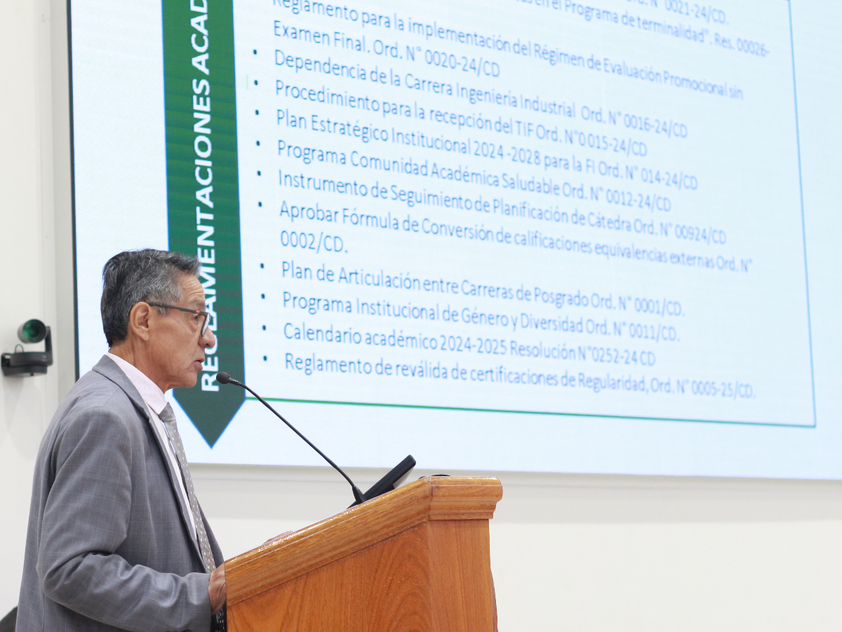 El decano  Fernández presentó la Memoria Anual de la Facultad de Ingeniería ante la Asamblea Universitaria