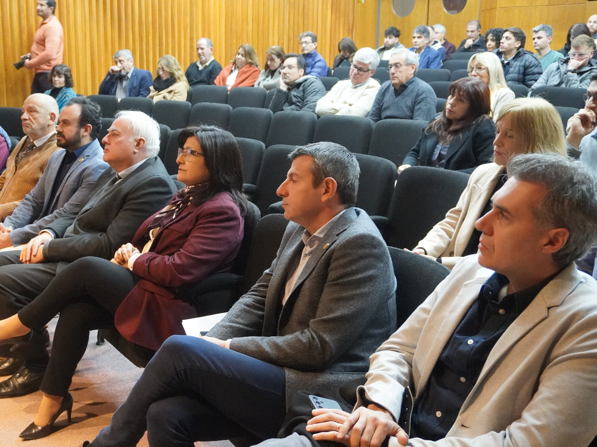 Los institutos de la FI mostraron sus investigaciones, proyectos y servicios a referentes de la industria local