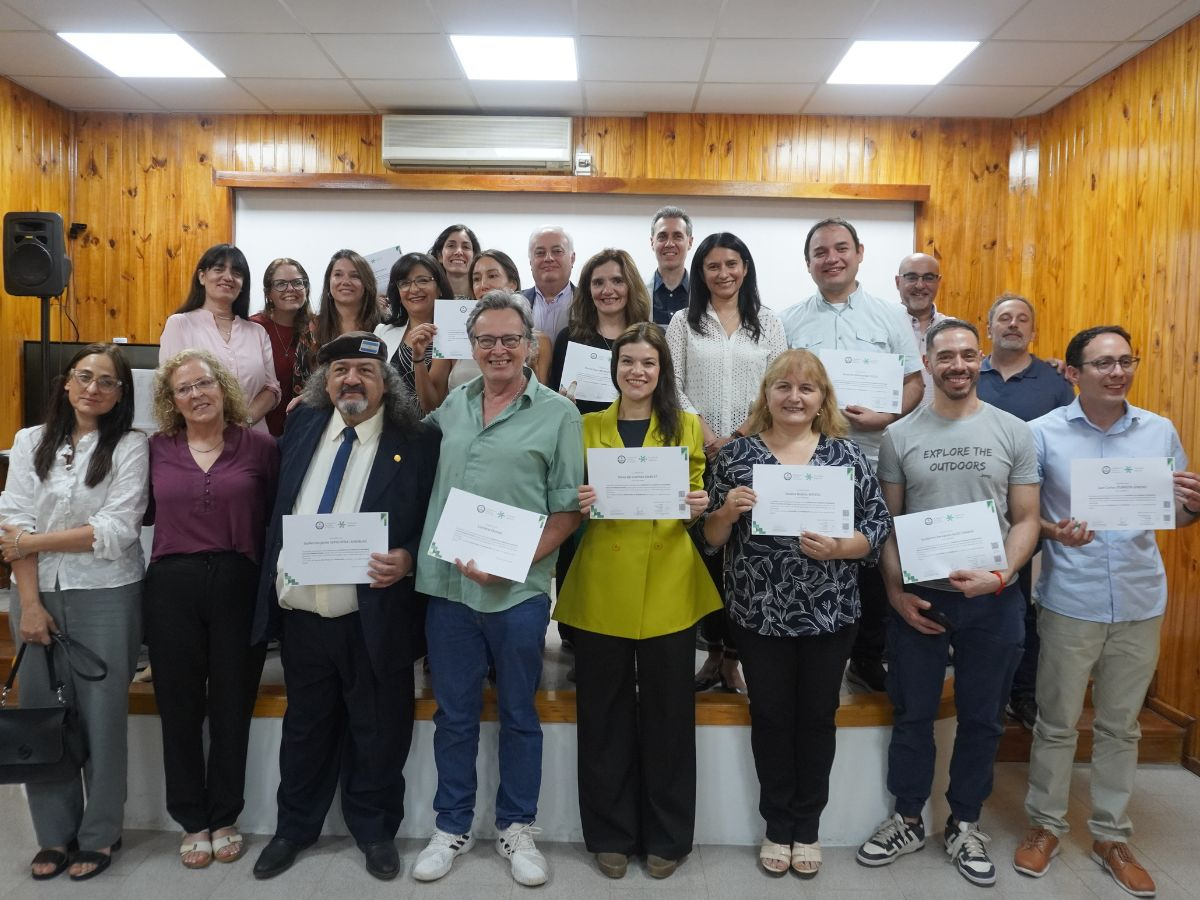 Entrega de certificados a la primera cohorte de la Diplomatura en Enseñanza en Carreras de Ingeniería