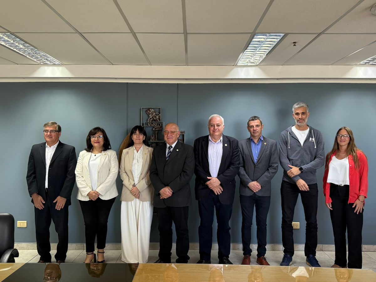 La Facultad de Ingeniería y la Clínica El Castaño avanzan en cooperación tecnológica aplicada a la salud