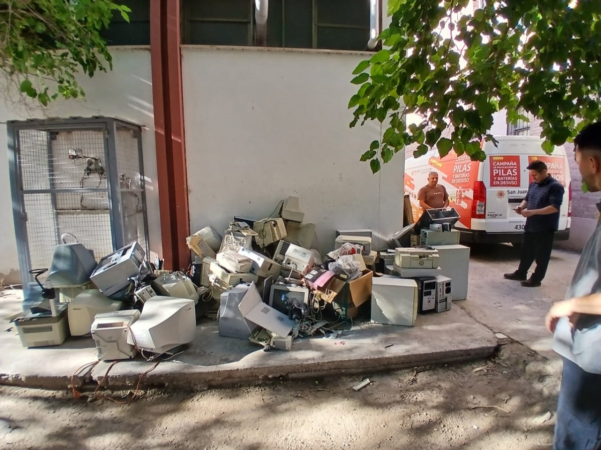 Se concretó con gran éxito la Campaña de Recolección de Residuos de Aparatos Eléctricos y Electrónicos en la FI 