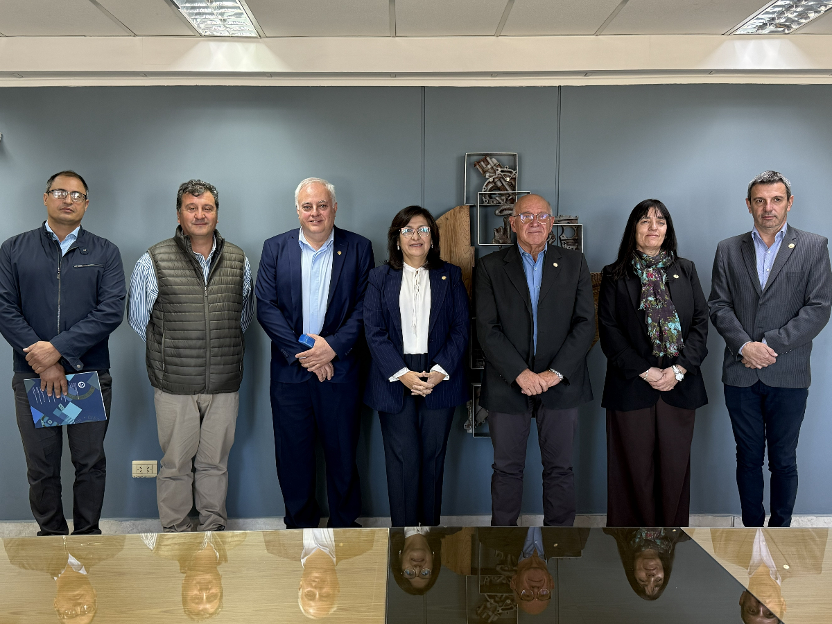 La Facultad de Ingeniería y la Universidad Nacional de San Juan formaliza alianza con la empresa de logística HIDROMAQ SRL