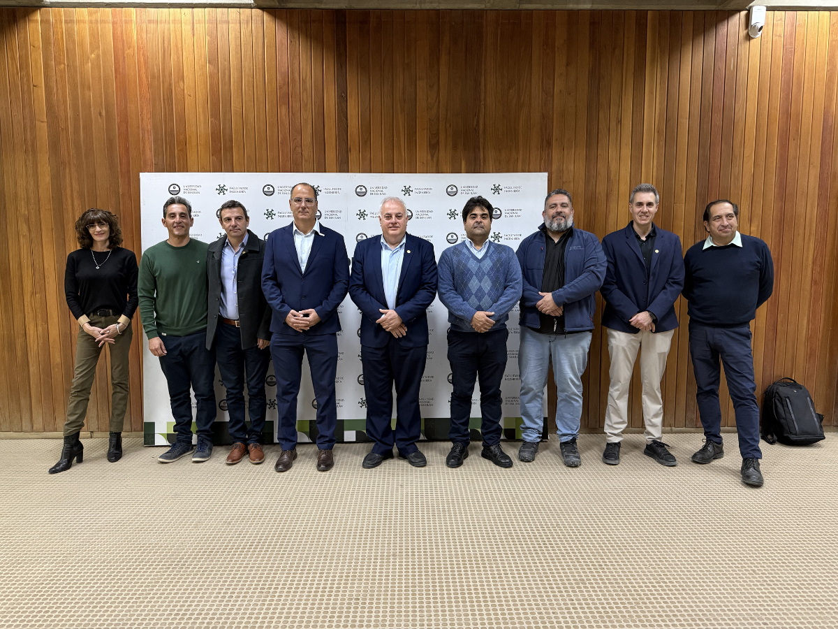 La Facultad de Ingeniería recibió equipamiento tecnológico para estudiantes de Agrimensura