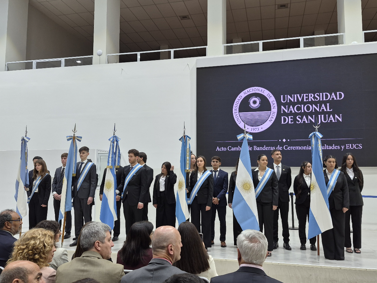 Las Facultades y la Escuela Universitaria ya tienen nuevo cuerpo de Bandera de Ceremonia