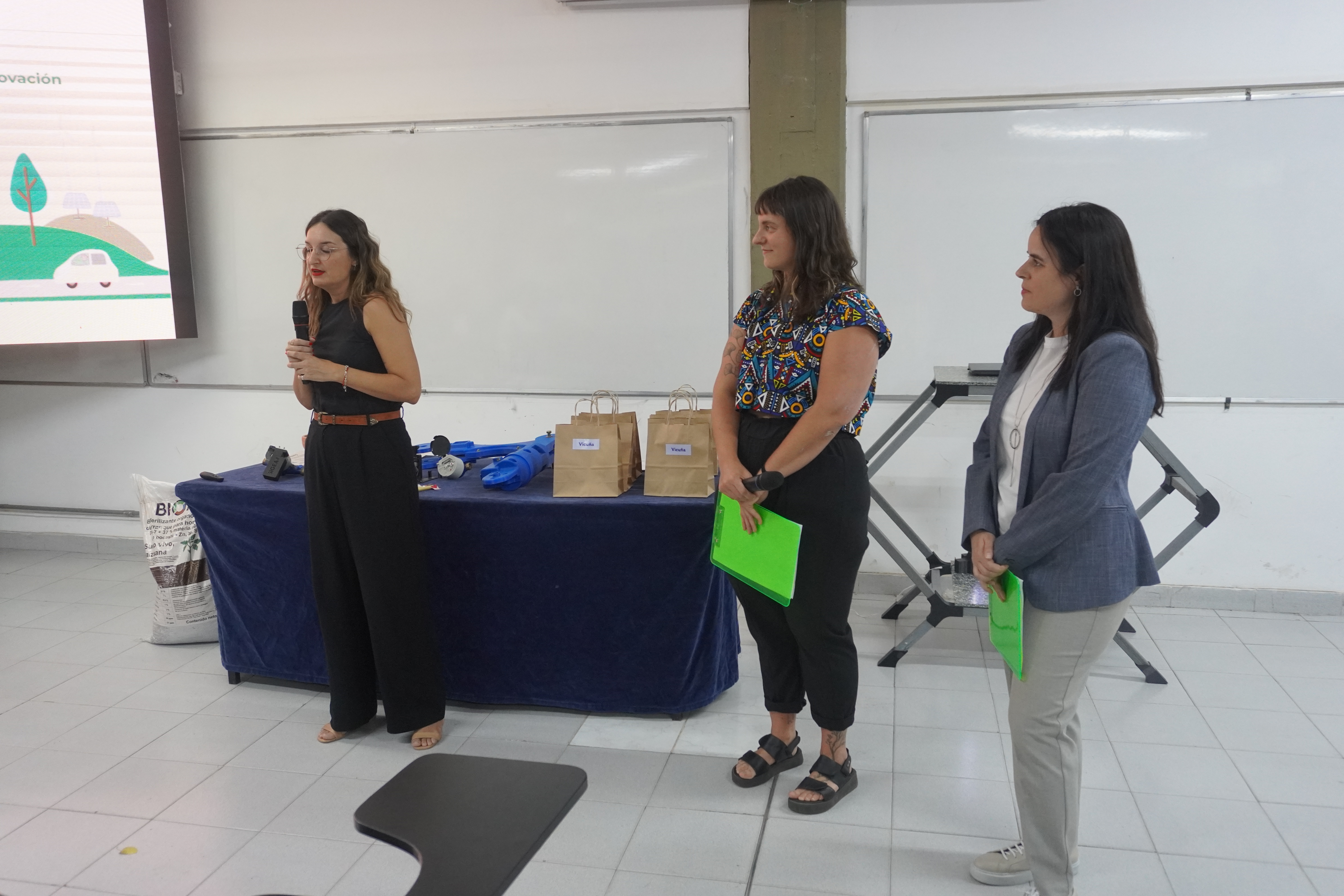 Estudiantes, egresados e investigadores de la FI presentaron sus proyectos finales del Programa Ingeniería Verde 2025