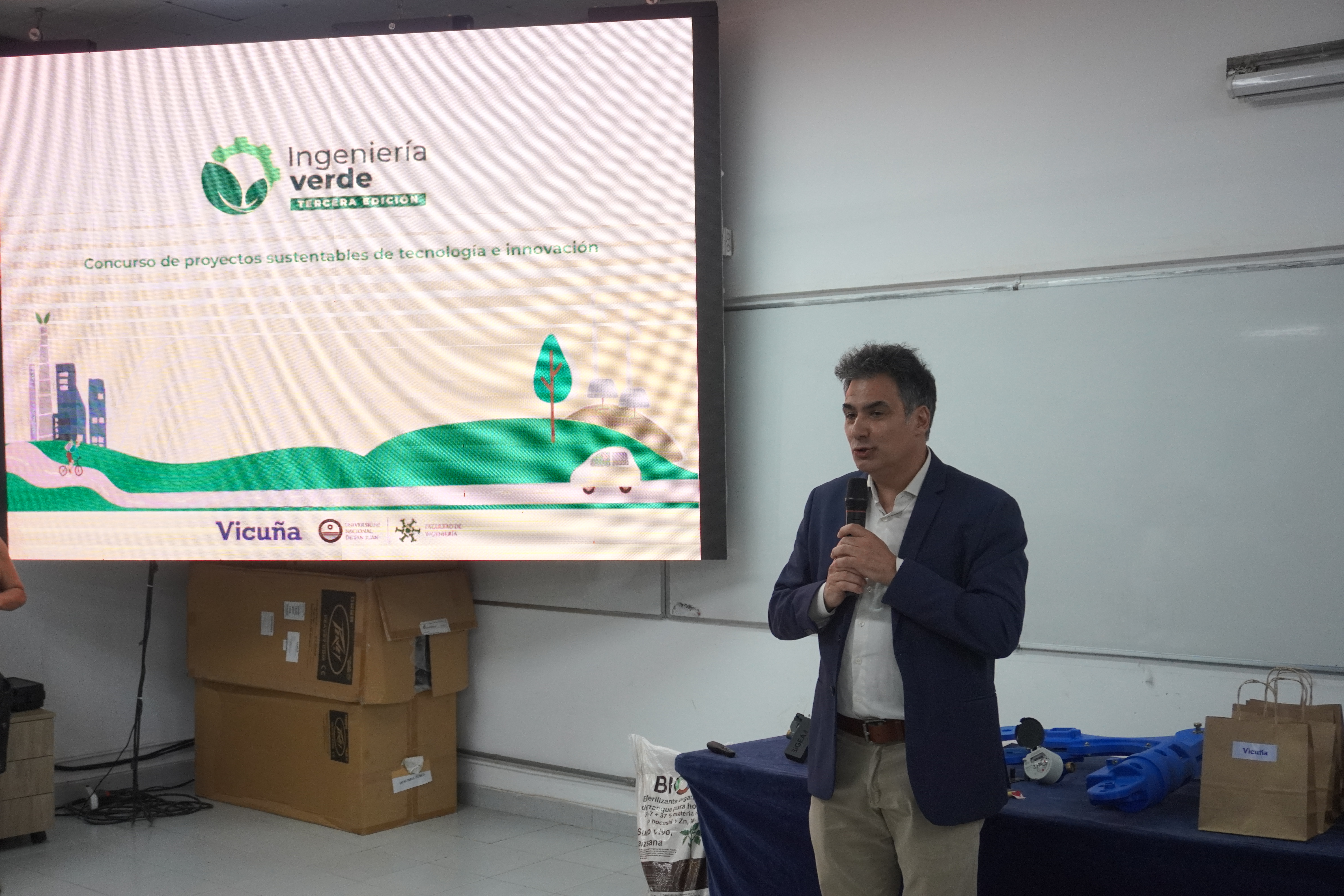 Estudiantes, egresados e investigadores de la FI presentaron sus proyectos finales del Programa Ingeniería Verde 2025
