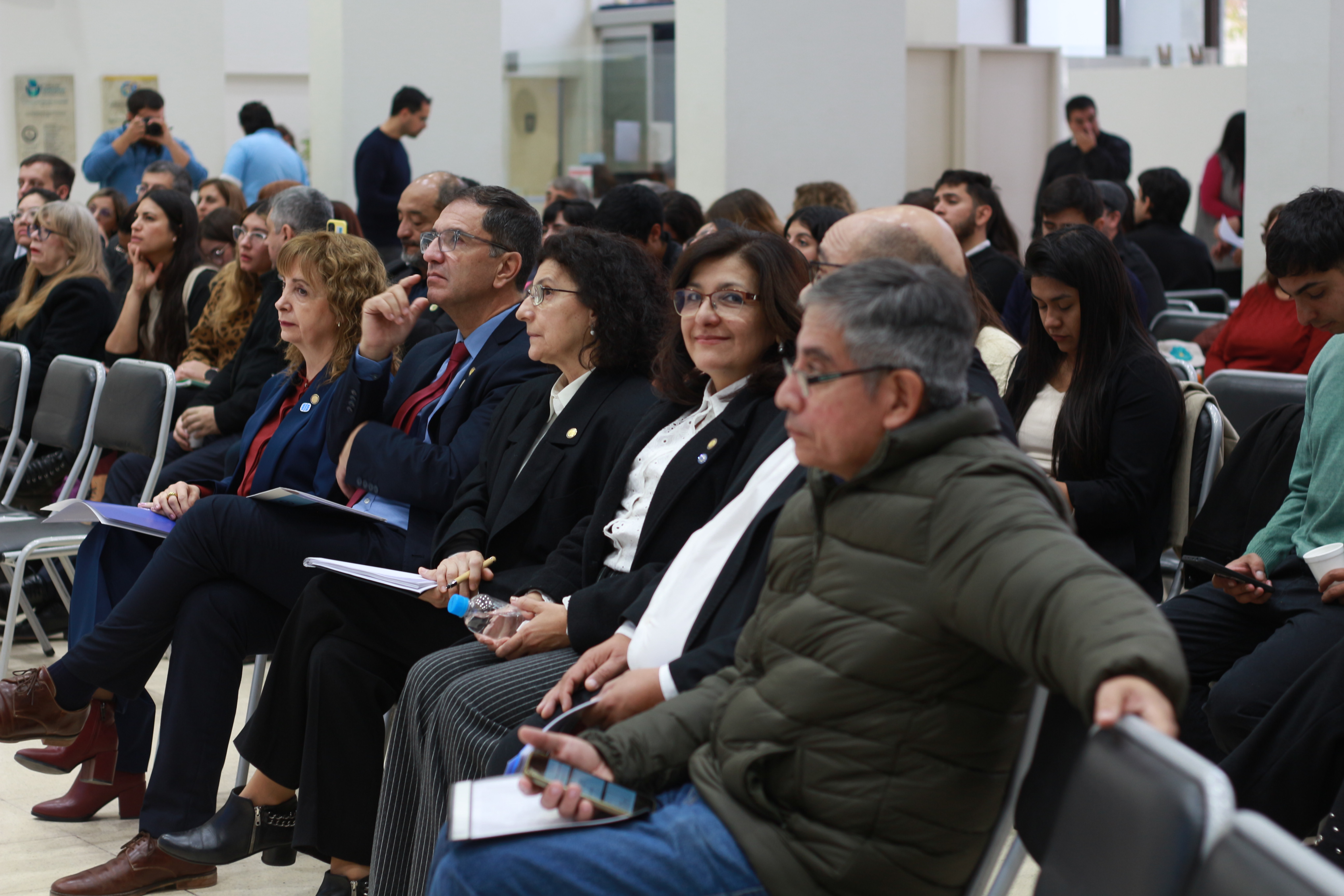 La decana Andrea Diaz presentó la Memoria Anual de la Facultad de Ingeniería ante la Asamblea Universitaria