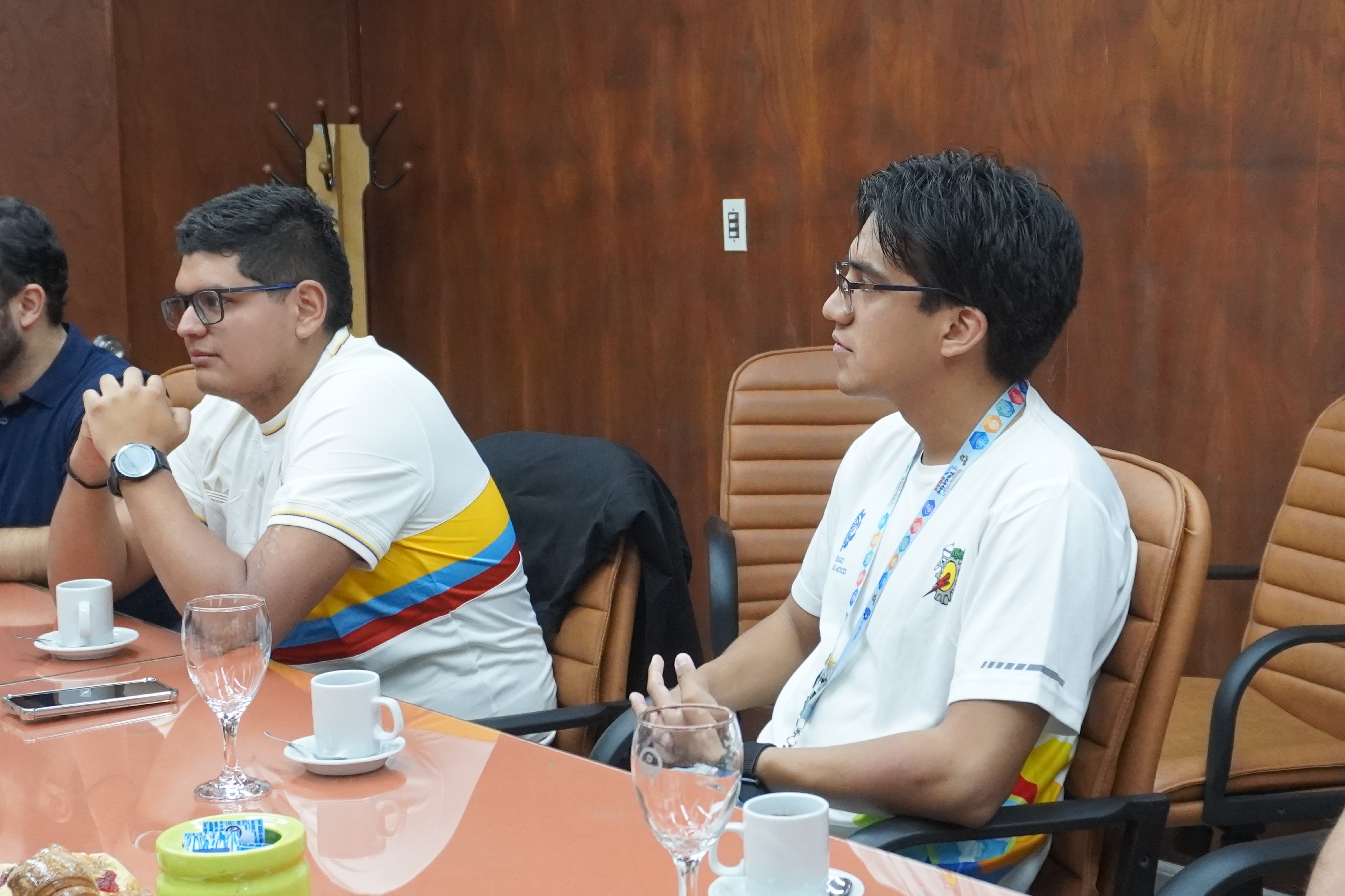 Estudiantes de los programas de intercambio PILA y PAME fueron agasajados con un desayuno de bienvenida en el Consejo Directivo de la FI