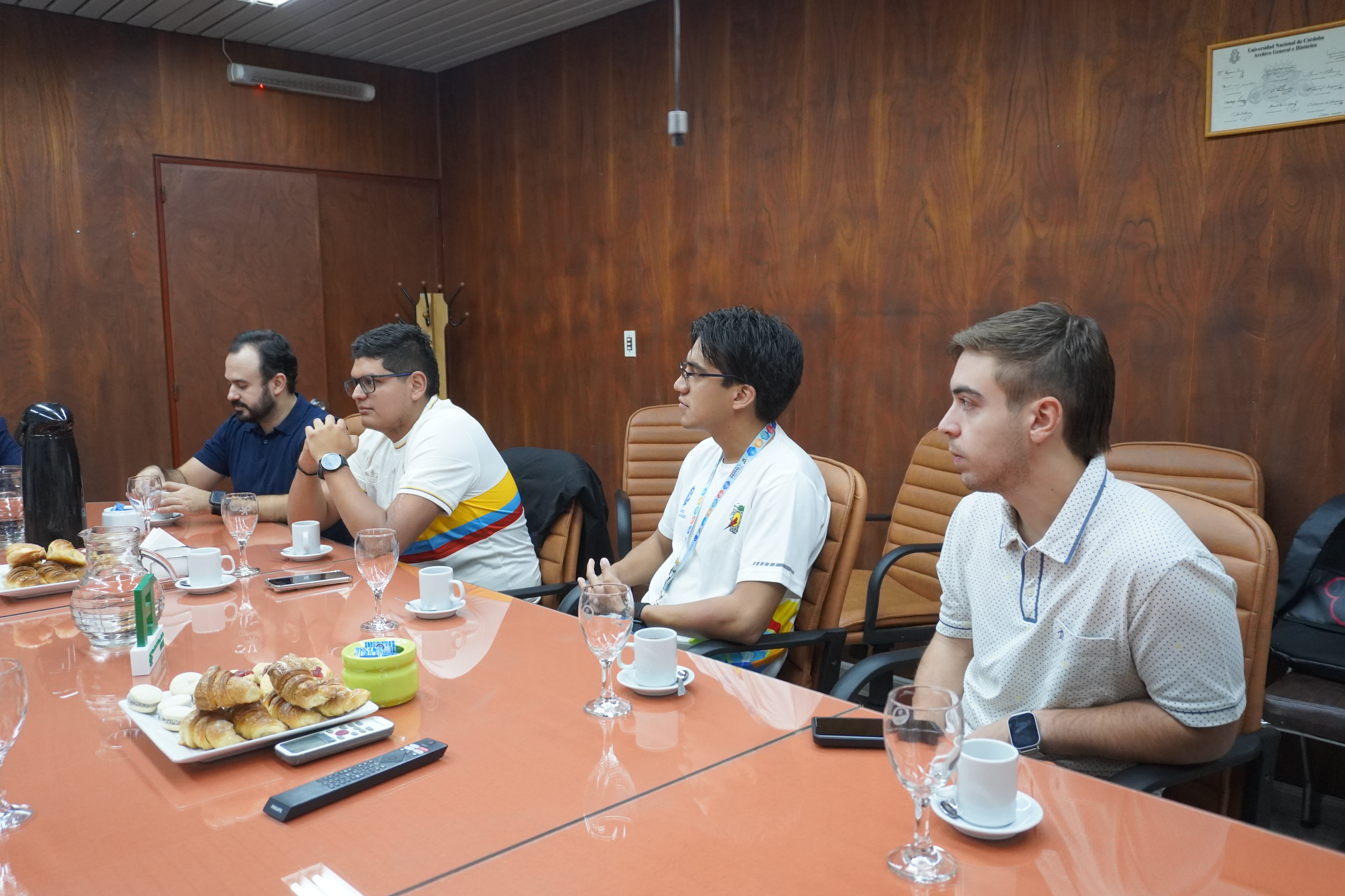 Estudiantes de los programas de intercambio PILA y PAME fueron agasajados con un desayuno de bienvenida en el Consejo Directivo de la FI