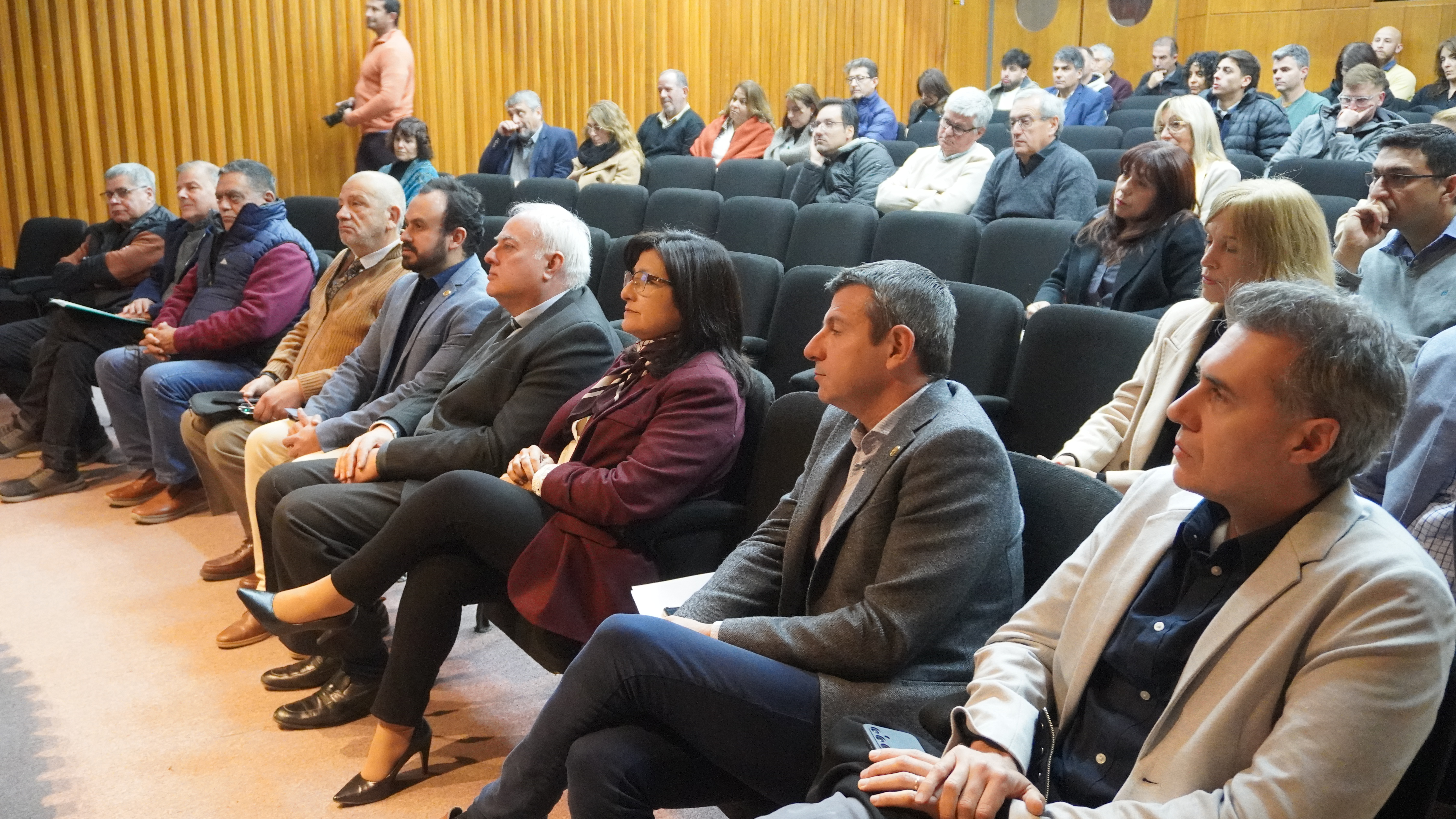 Los institutos de la FI mostraron sus investigaciones, proyectos y servicios a referentes de la industria local