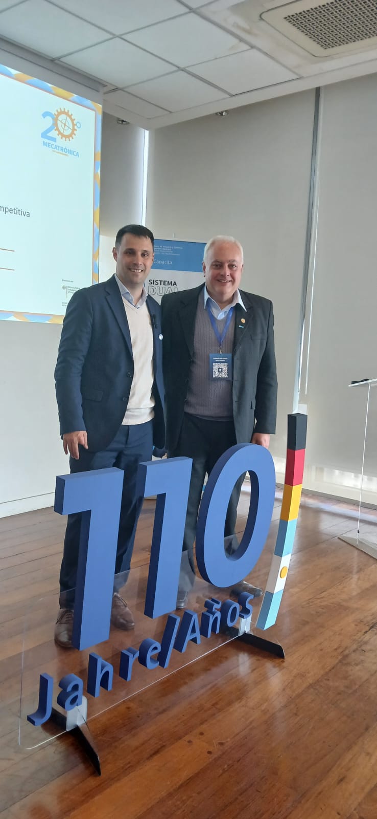 La Facultad de Ingeniería participó de un encuentro sobre educación dual, inteligencia artificial y formación de talento joven