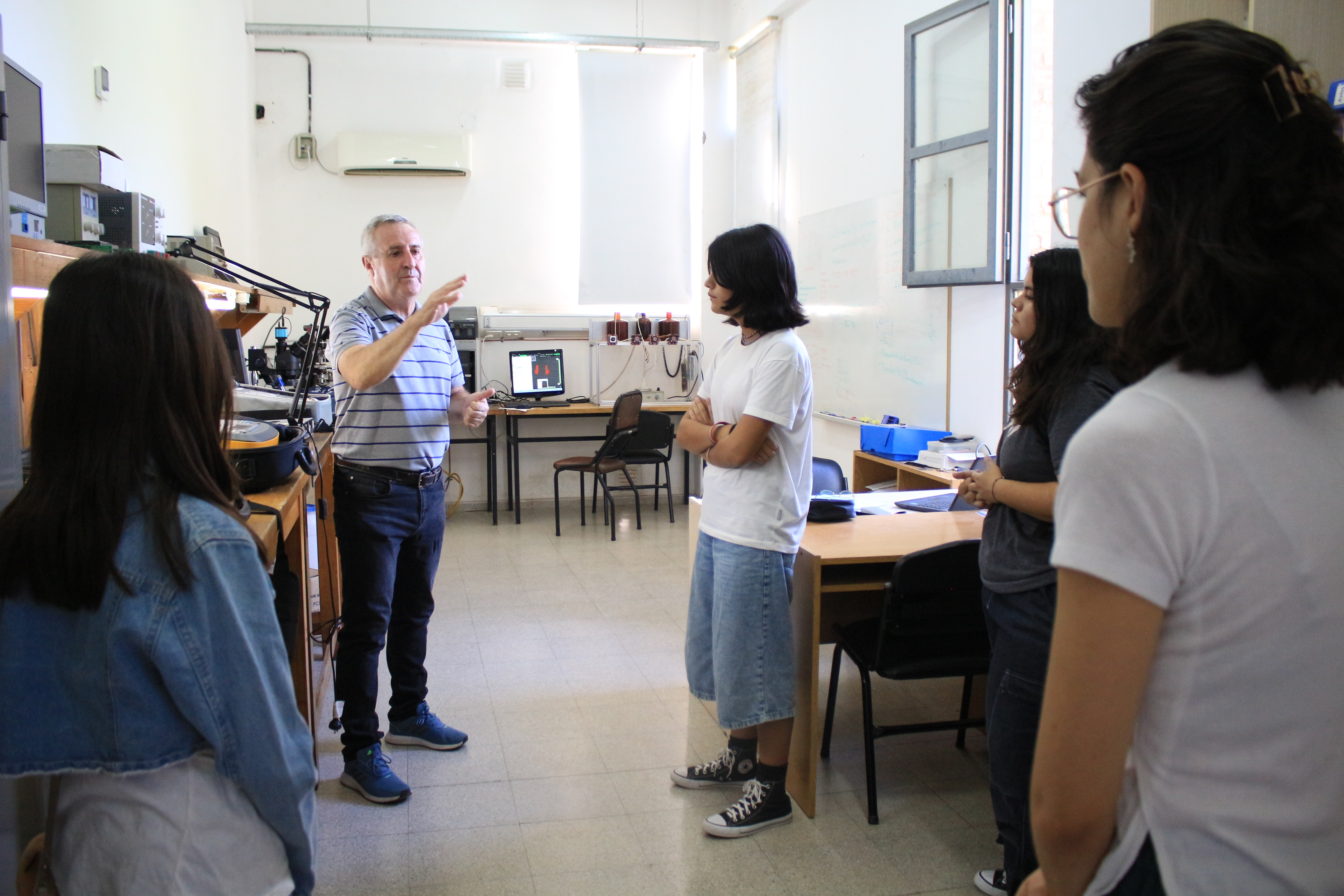 Niñas y adolescentes sanjuaninas visitaron laboratorios de la Facultad de Ingeniería