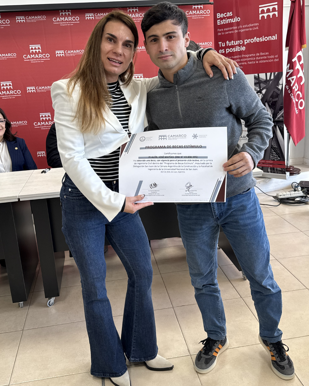 Renovación y entrega de Becas Estímulo 2026 de la CAMARCO para estudiantes de Ingeniería Civil de la FI