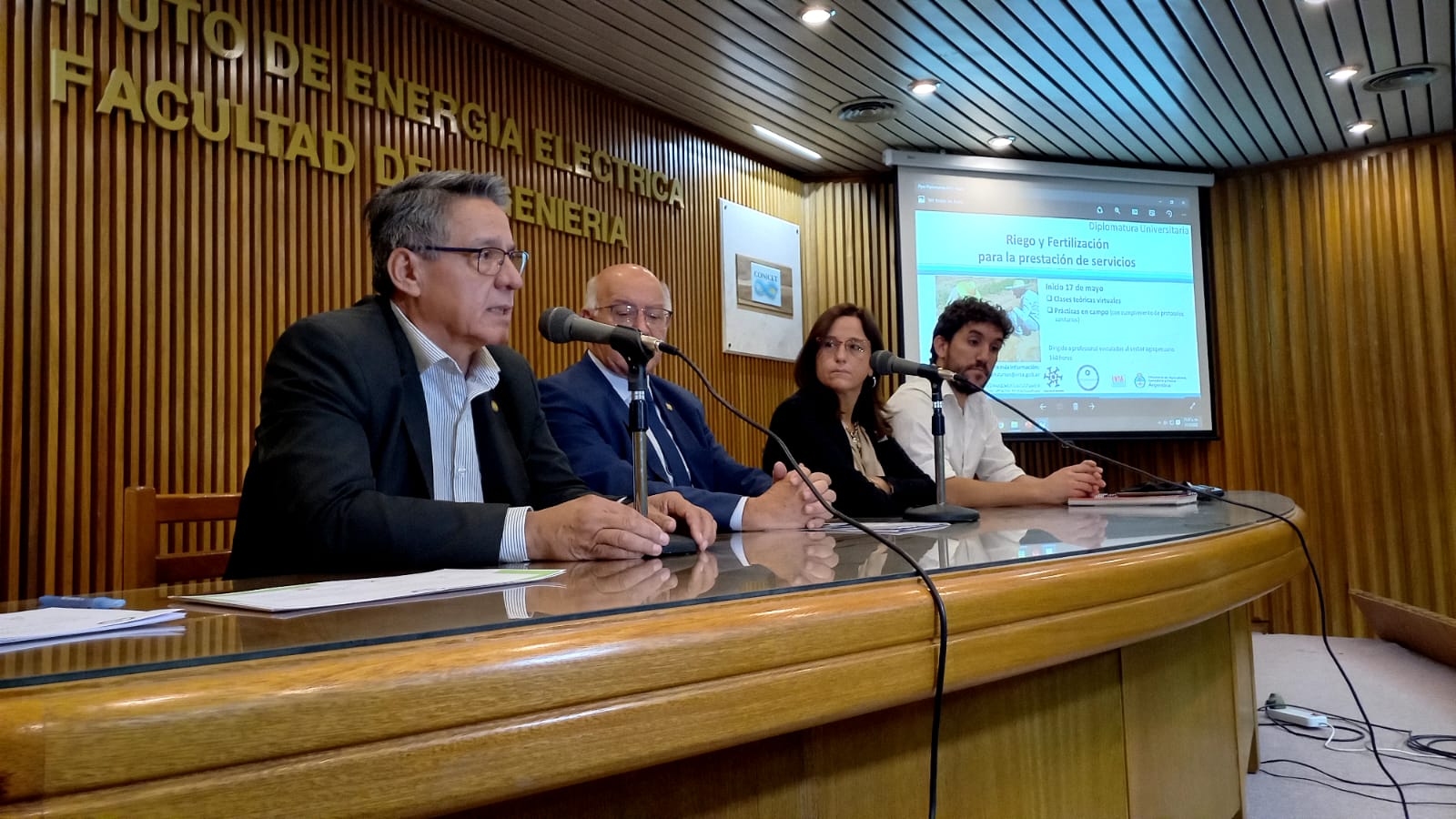 Presentación de proyectos de empresas de servicios de la Diplomatura y Curso en Riego y Fertilización