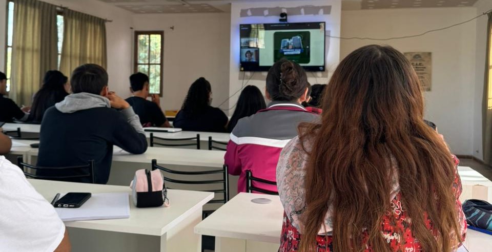 Más de 150 jóvenes participaron de la primera clase en aulas híbridas del departamento Sarmiento para ingresar a Ingeniería