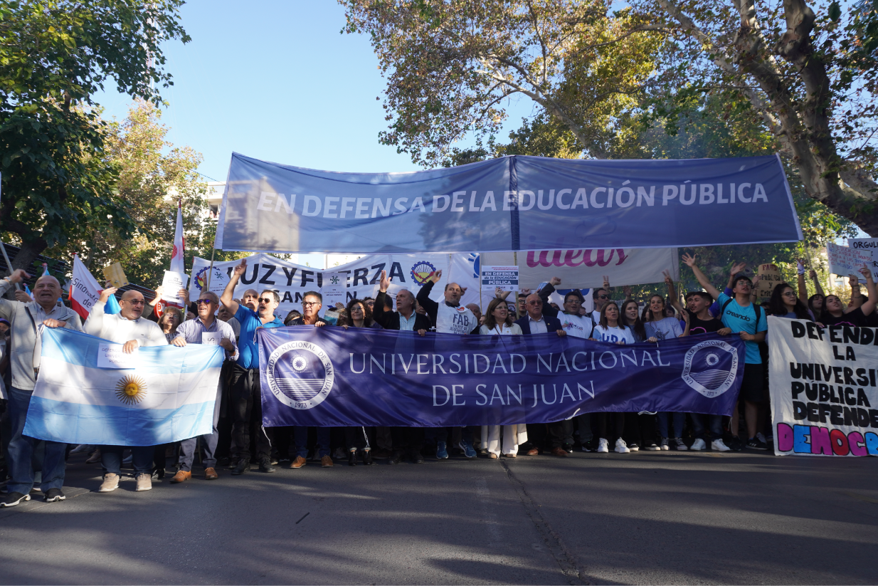 Miles de sanjuaninos se movilizaron en defensa de la Educación Pública