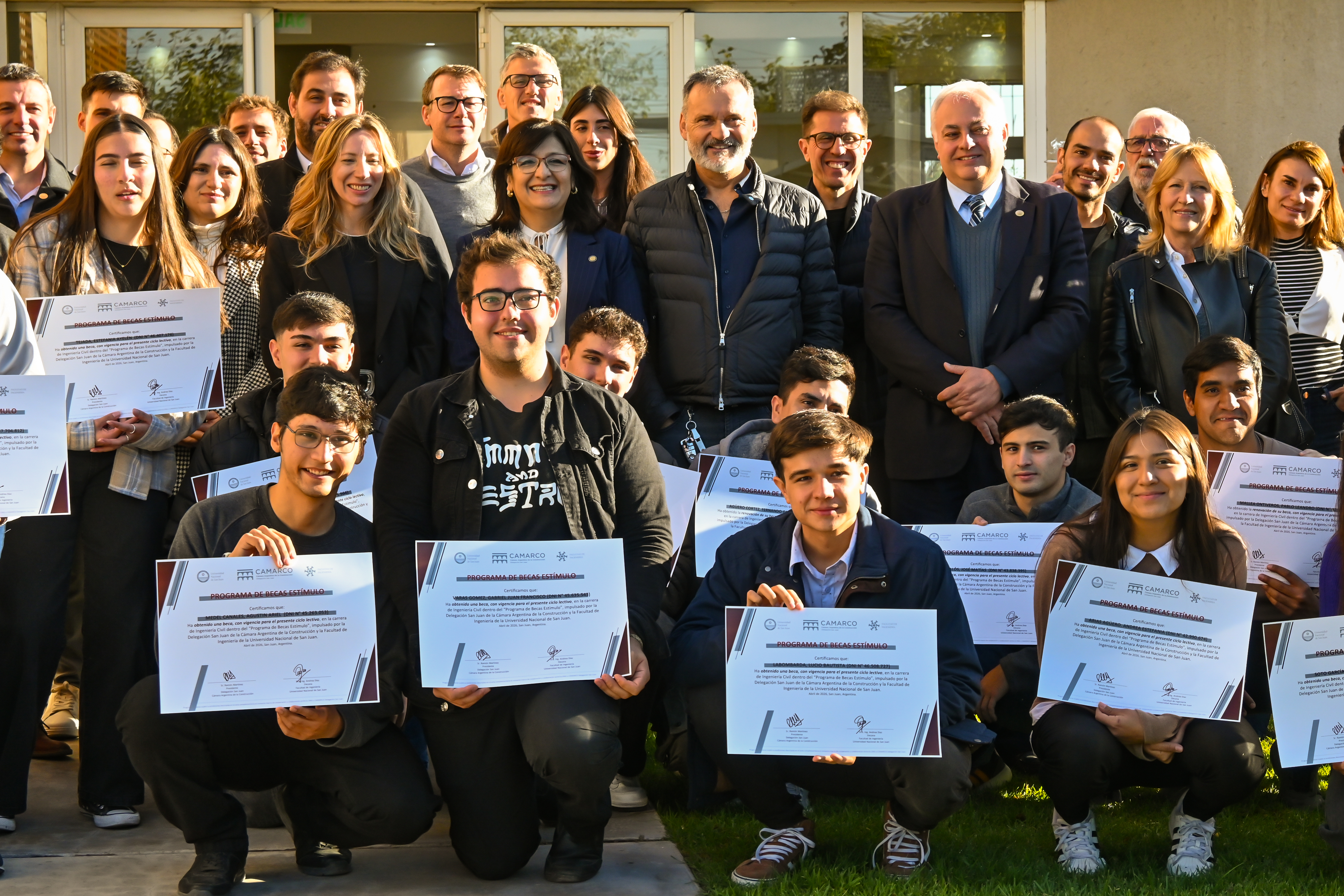 Renovación y entrega de Becas Estímulo 2026 de la CAMARCO para estudiantes de Ingeniería Civil de la FI