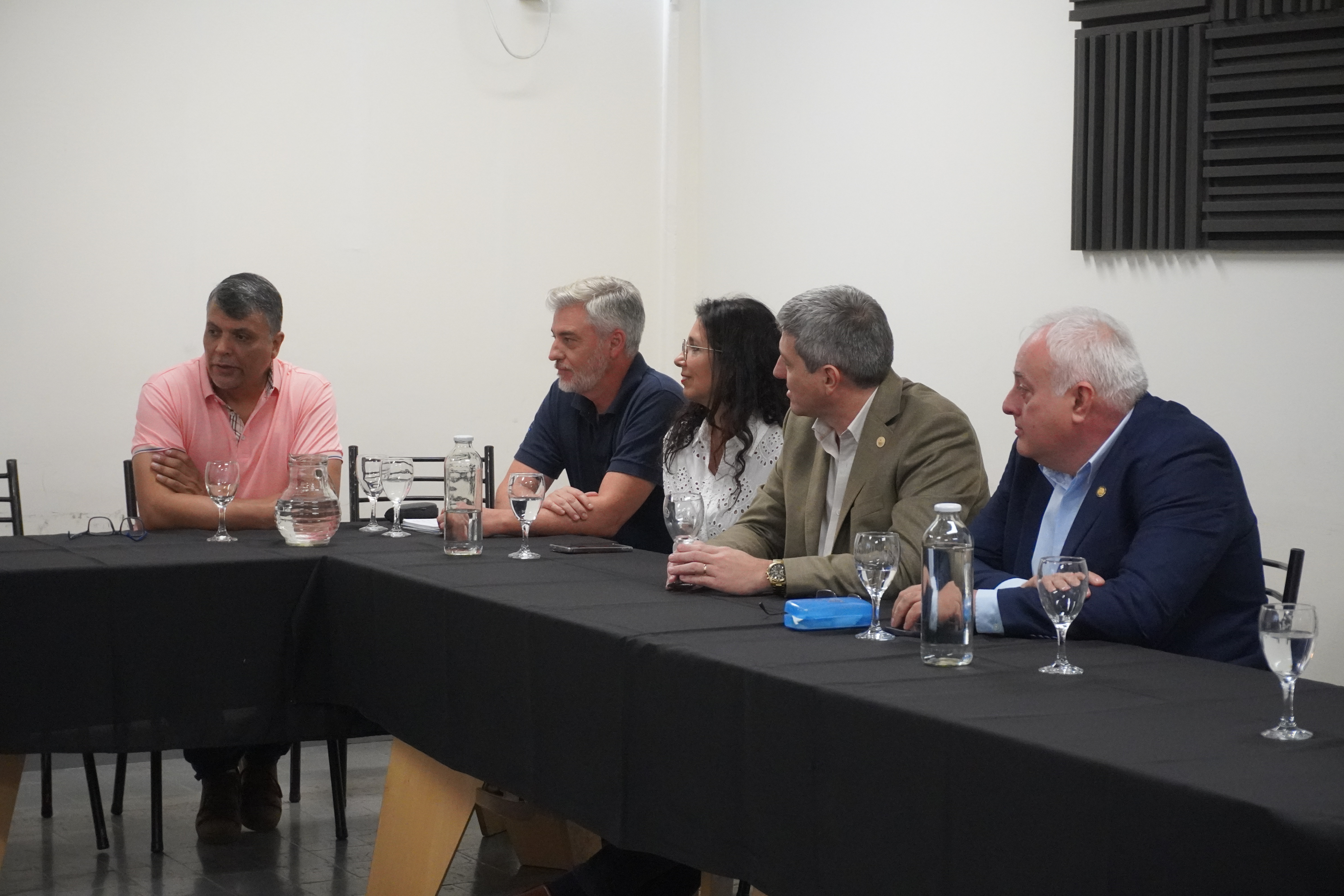 El observatorio internacional HERON arribó a la Facultad de Ingeniería para articular una factible instalación de un observatorio de neutrinos