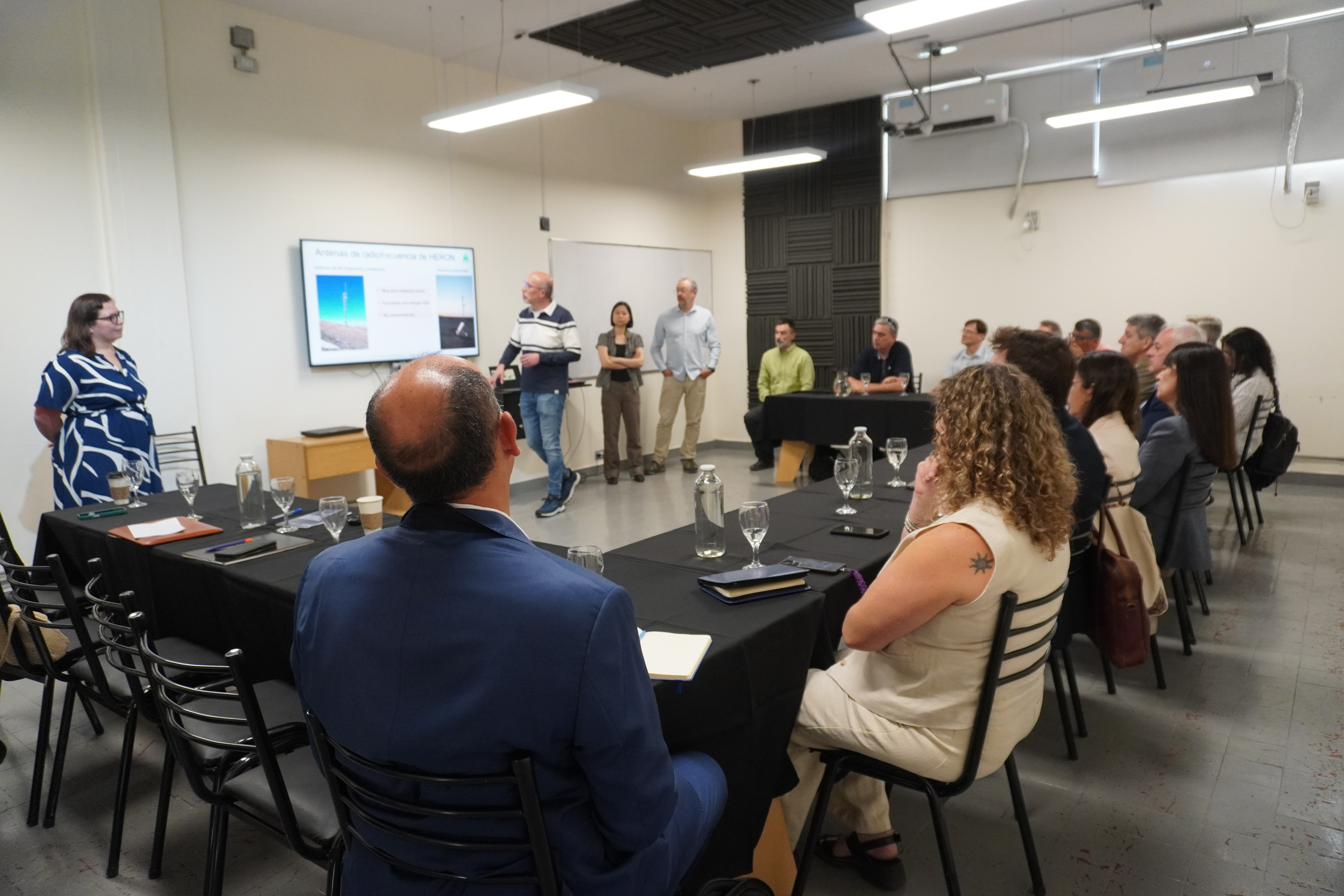 El observatorio internacional HERON arribó a la Facultad de Ingeniería para articular una factible instalación de un observatorio de neutrinos