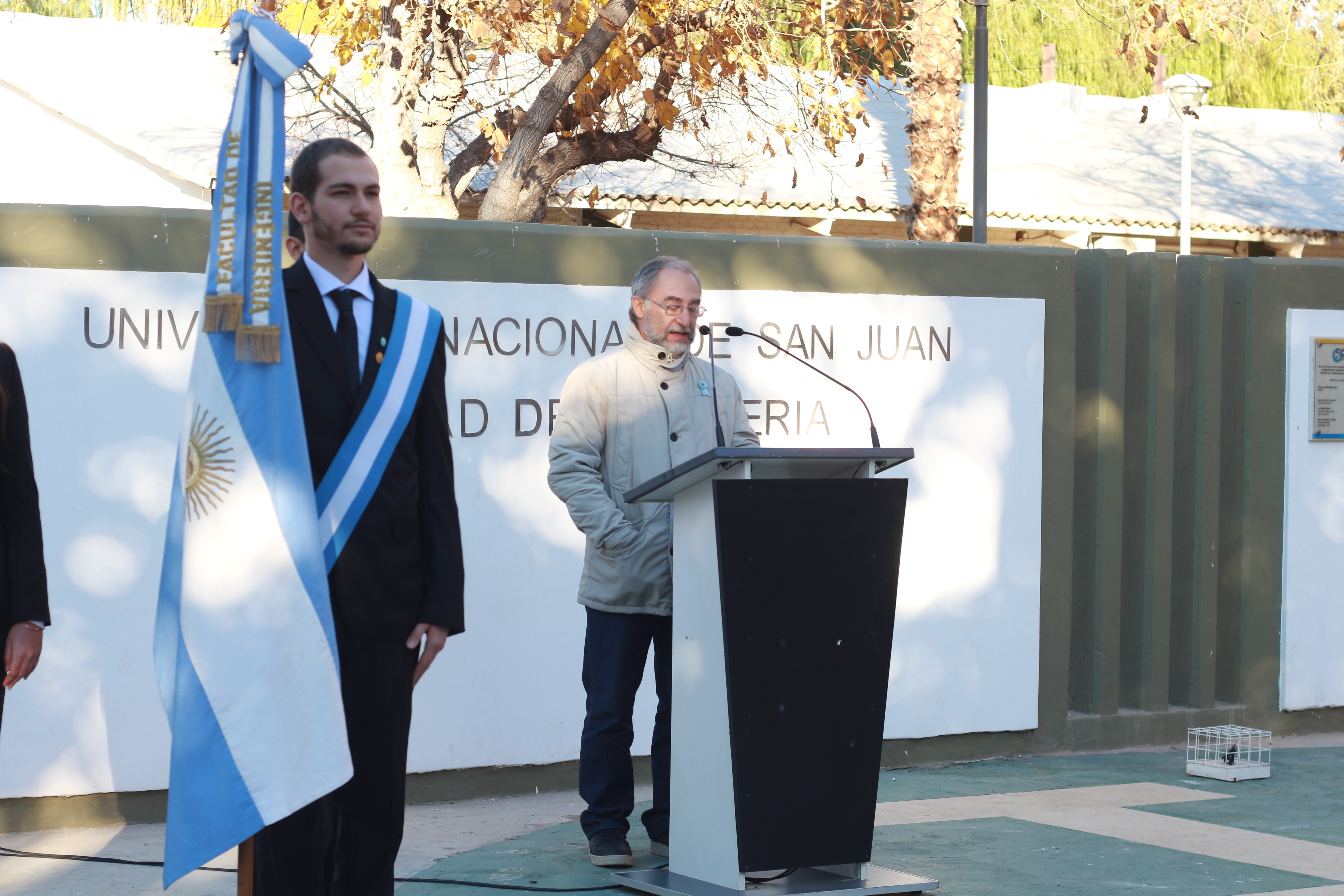 La Facultad de Ingeniería celebró un acto por el Día de la Libertad Latinoamericana y el Día de la Bandera