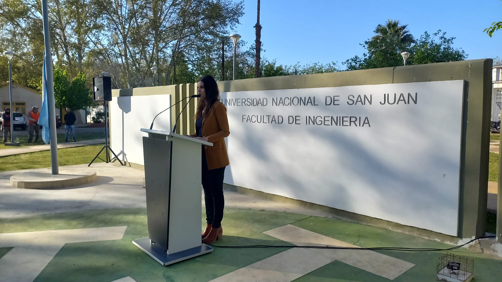 ﻿La Escuela Industrial obsequió a la Facultad de Ingeniería un retoño de la Higuera de Casa Natal de Sarmiento