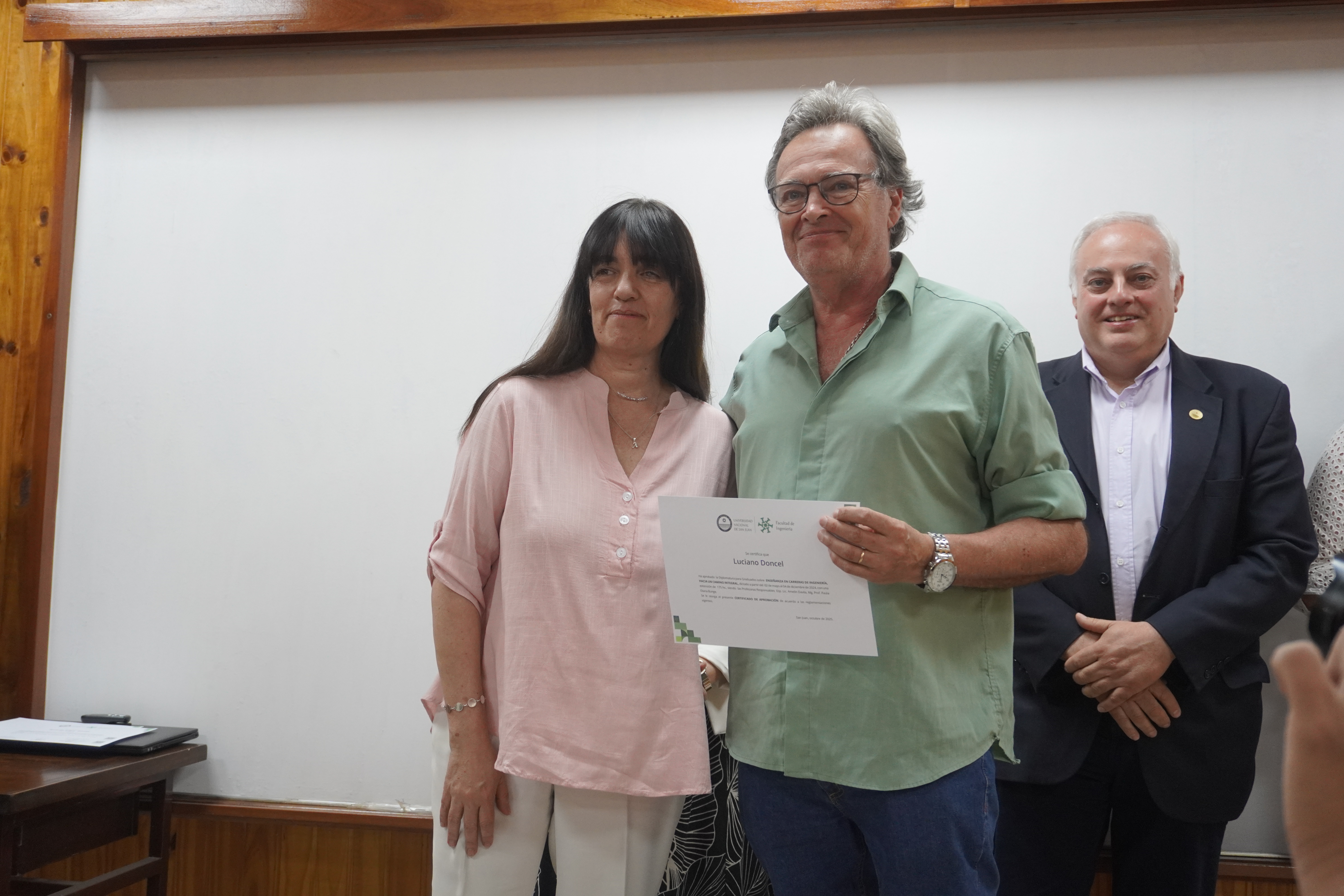 Entrega de certificados a la primera cohorte de la Diplomatura en Enseñanza en Carreras de Ingeniería