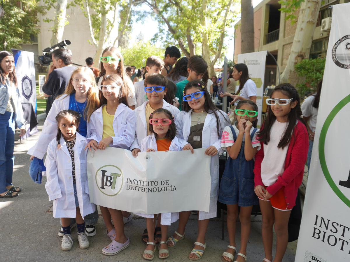 Niñas y adolescentes sanjuaninas fueron científicas por un día en la FI