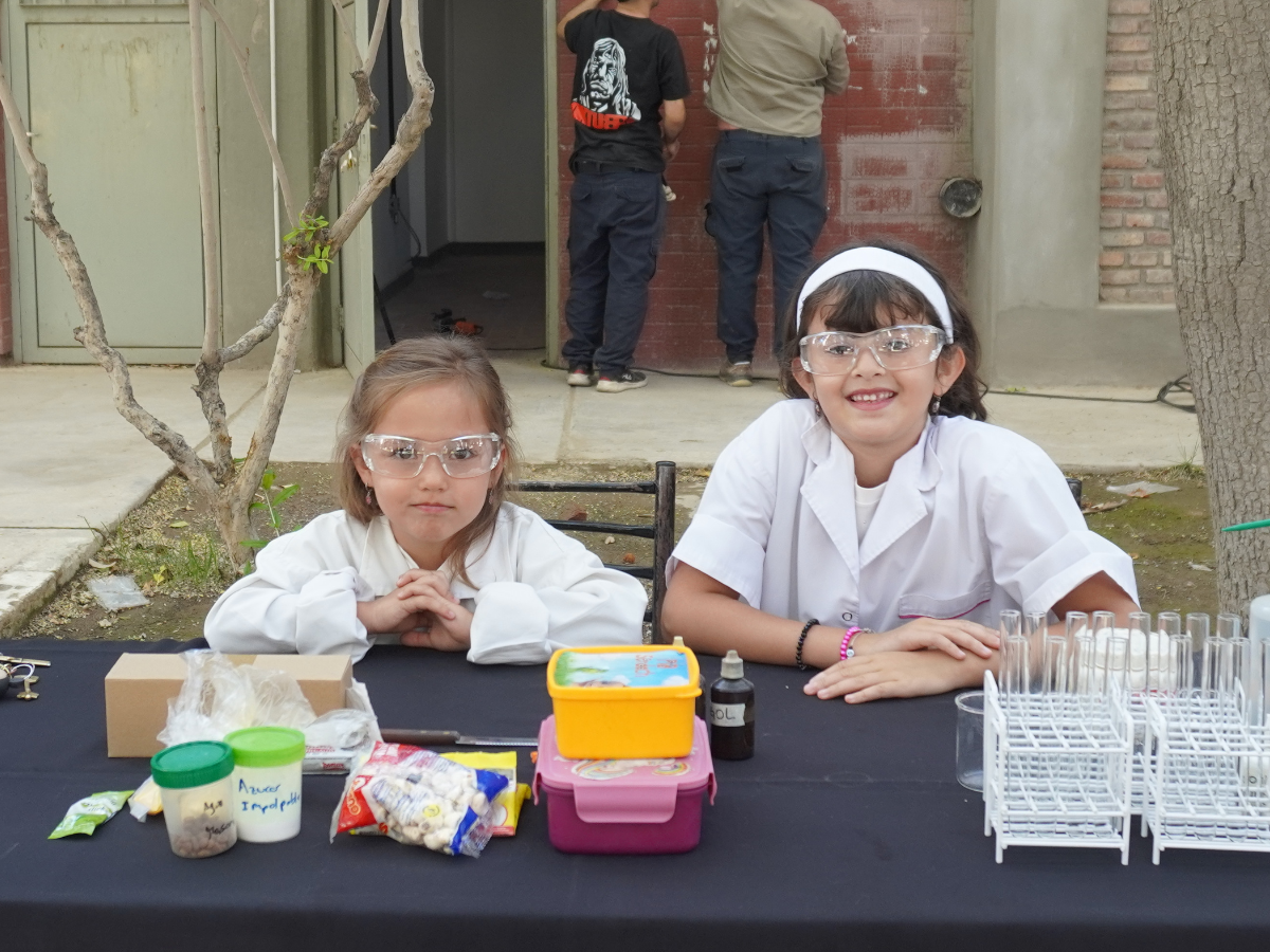 Niñas y adolescentes sanjuaninas fueron científicas por un día en la FI