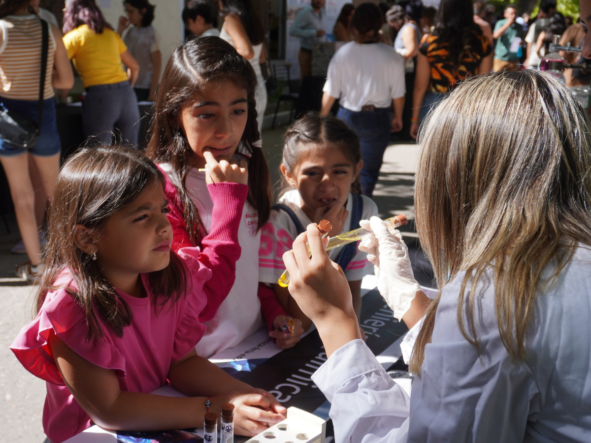 Niñas y adolescentes sanjuaninas fueron científicas por un día en la FI