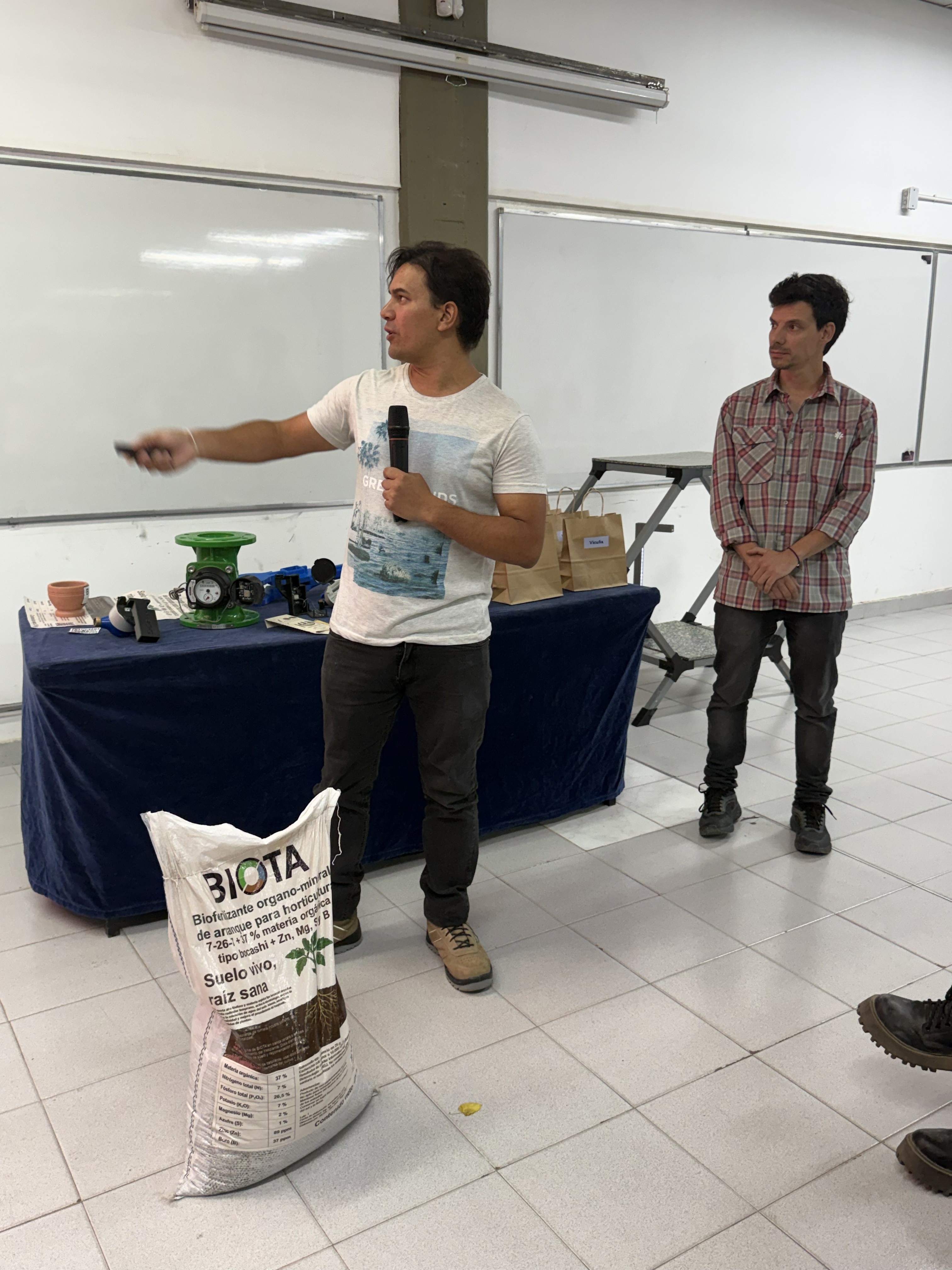 Estudiantes, egresados e investigadores de la FI presentaron sus proyectos finales del Programa Ingeniería Verde 2025