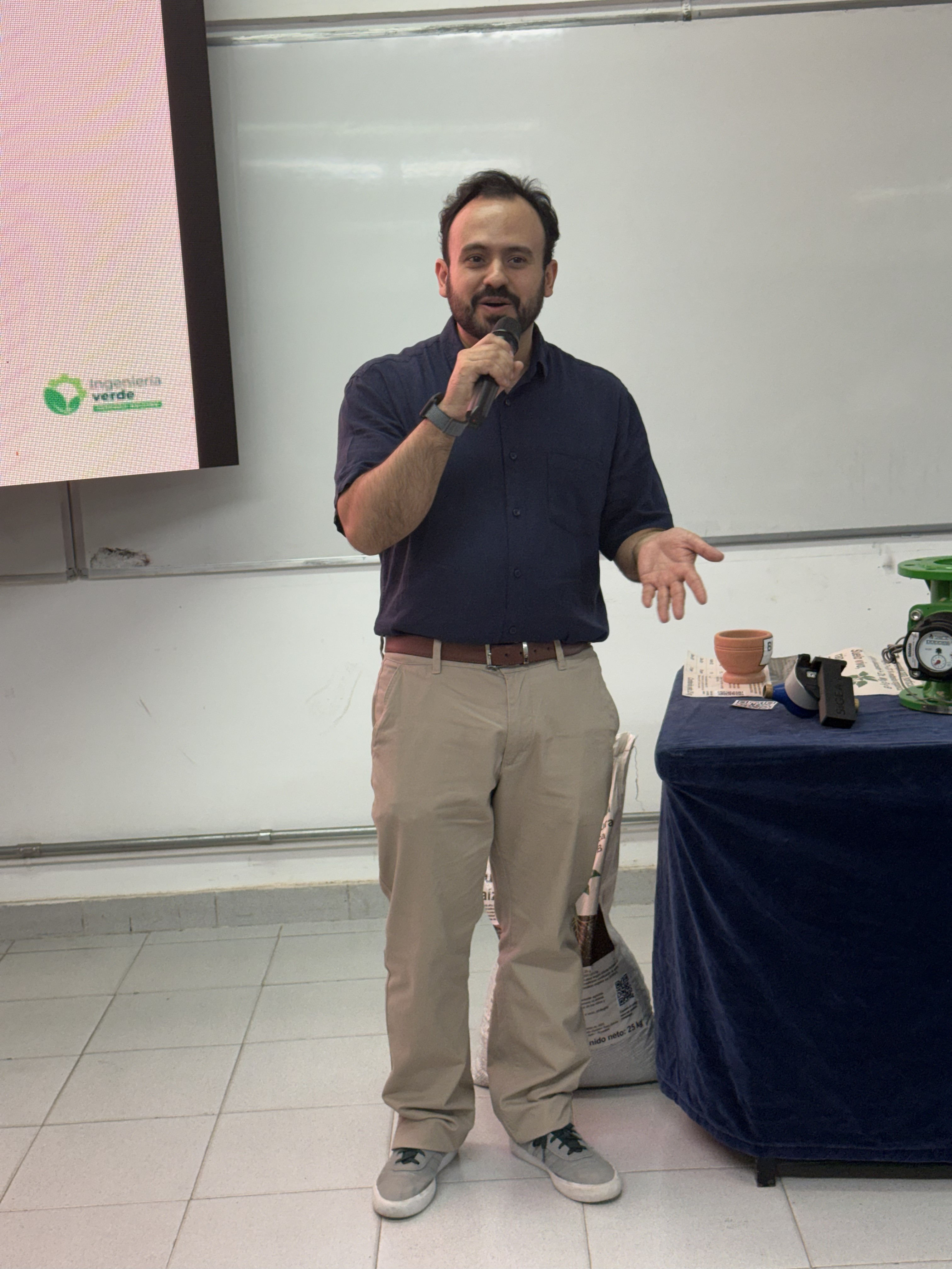 Estudiantes, egresados e investigadores de la FI presentaron sus proyectos finales del Programa Ingeniería Verde 2025