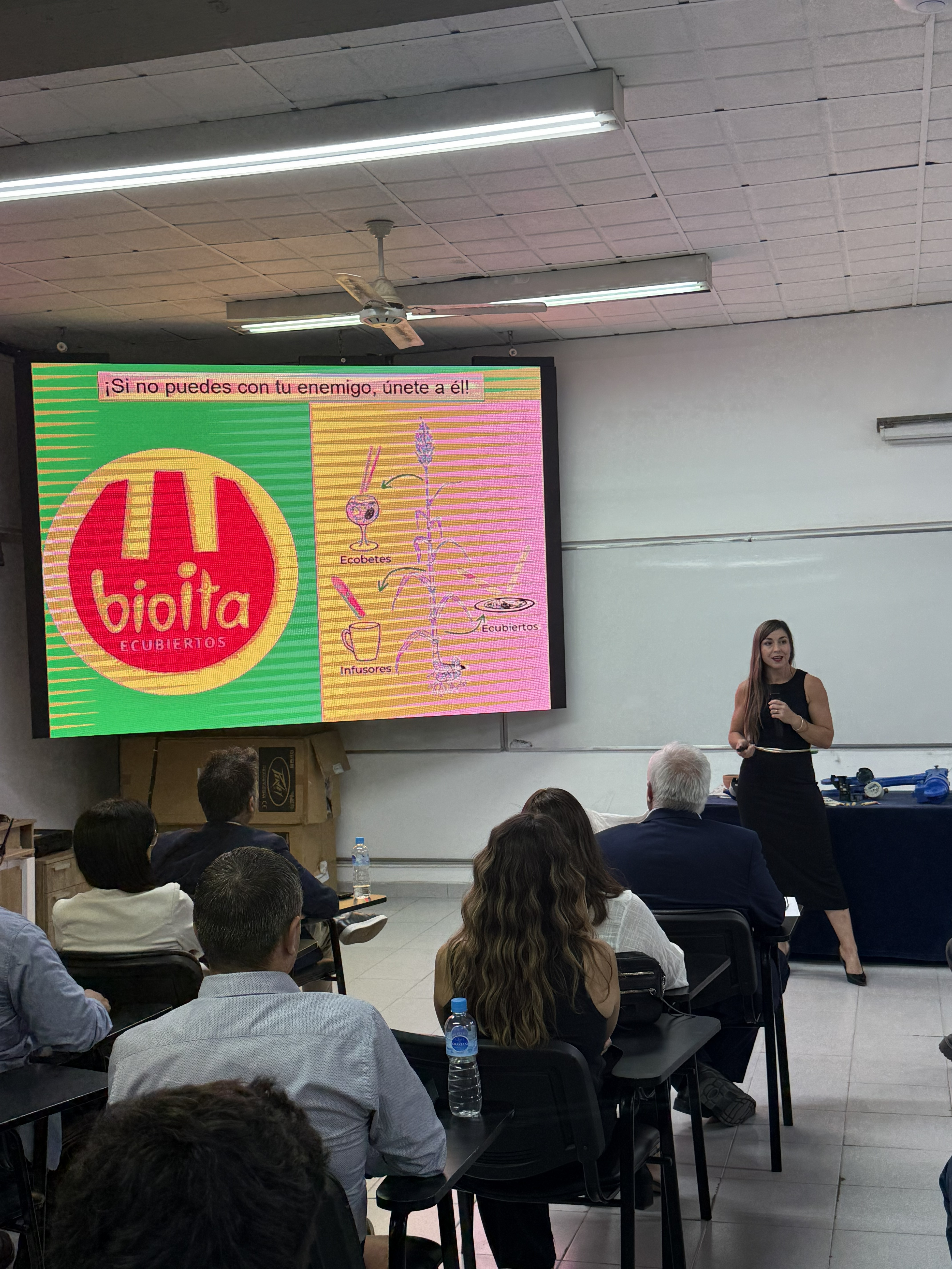 Estudiantes, egresados e investigadores de la FI presentaron sus proyectos finales del Programa Ingeniería Verde 2025