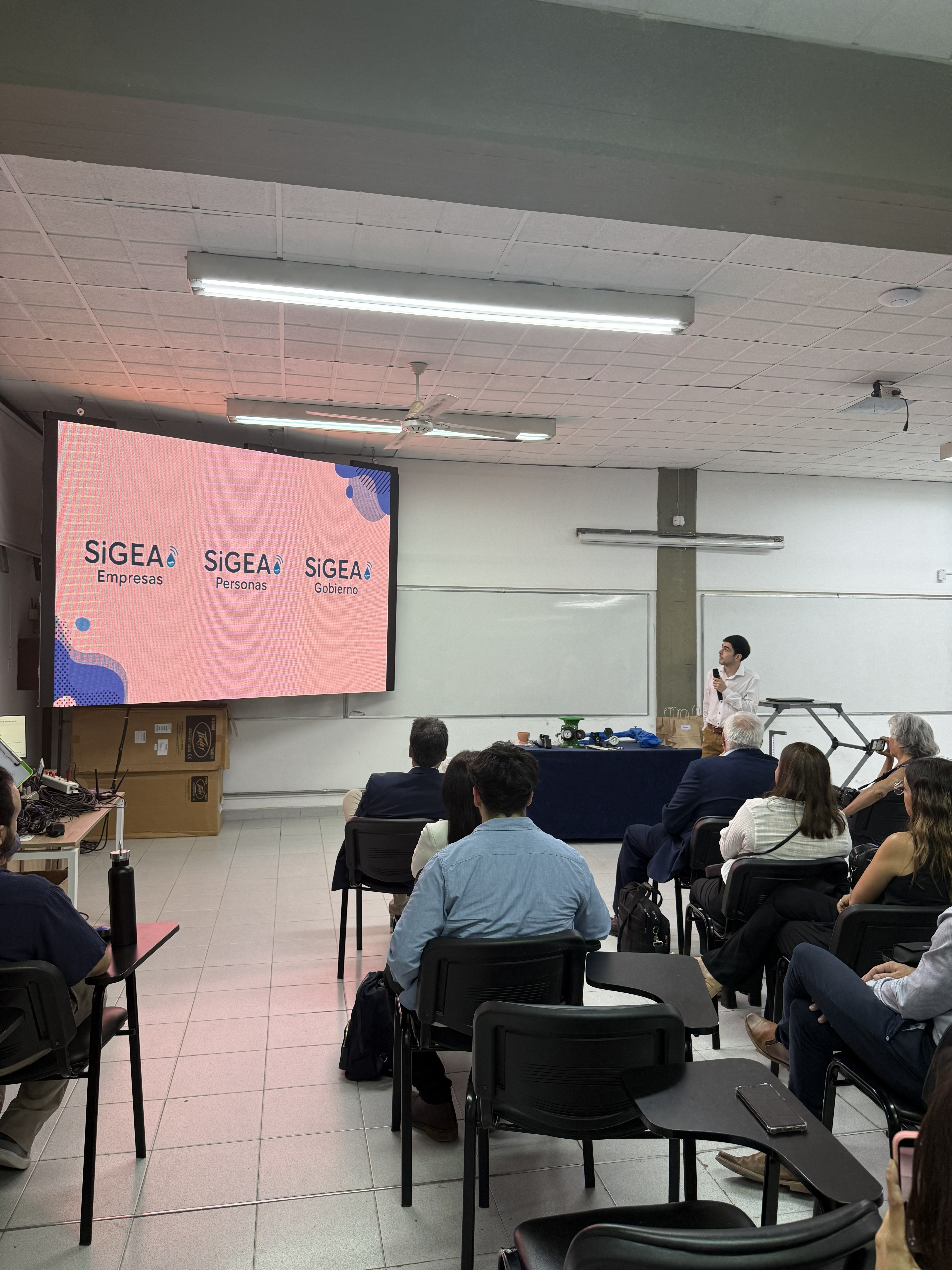 Estudiantes, egresados e investigadores de la FI presentaron sus proyectos finales del Programa Ingeniería Verde 2025