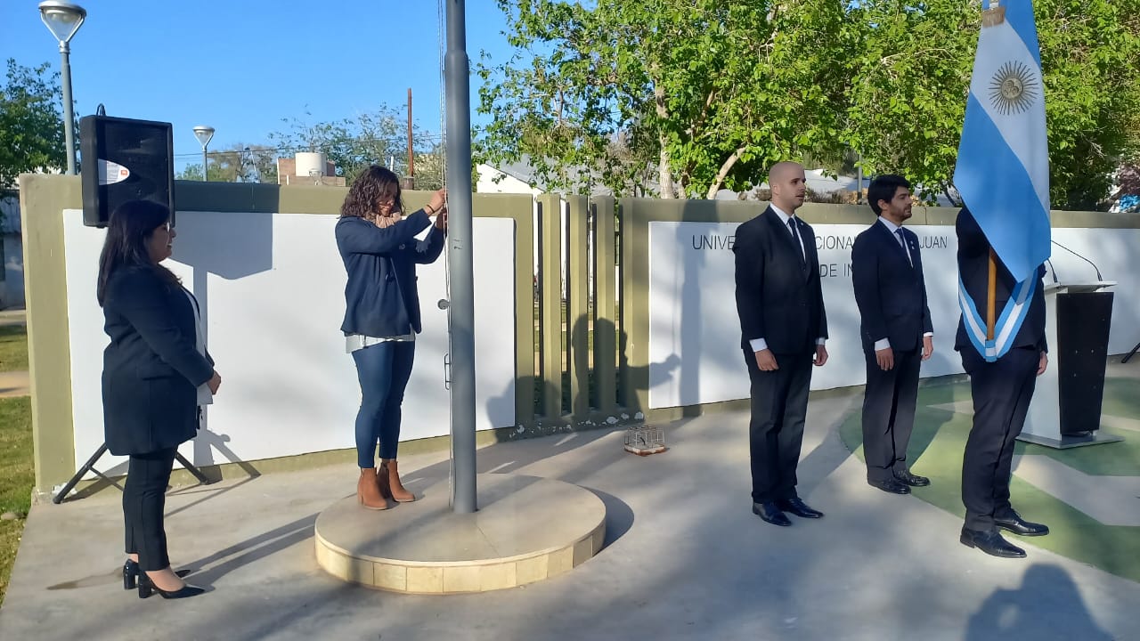 ﻿La Escuela Industrial obsequió a la Facultad de Ingeniería un retoño de la Higuera de Casa Natal de Sarmiento