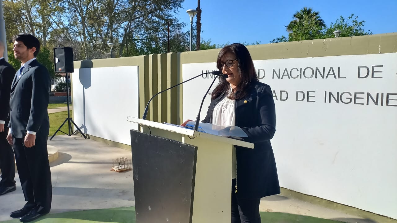 ﻿La Escuela Industrial obsequió a la Facultad de Ingeniería un retoño de la Higuera de Casa Natal de Sarmiento