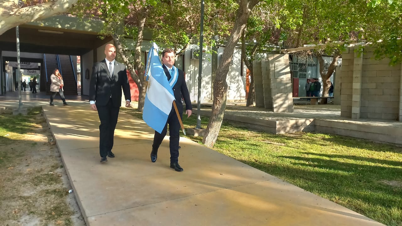 ﻿La Escuela Industrial obsequió a la Facultad de Ingeniería un retoño de la Higuera de Casa Natal de Sarmiento