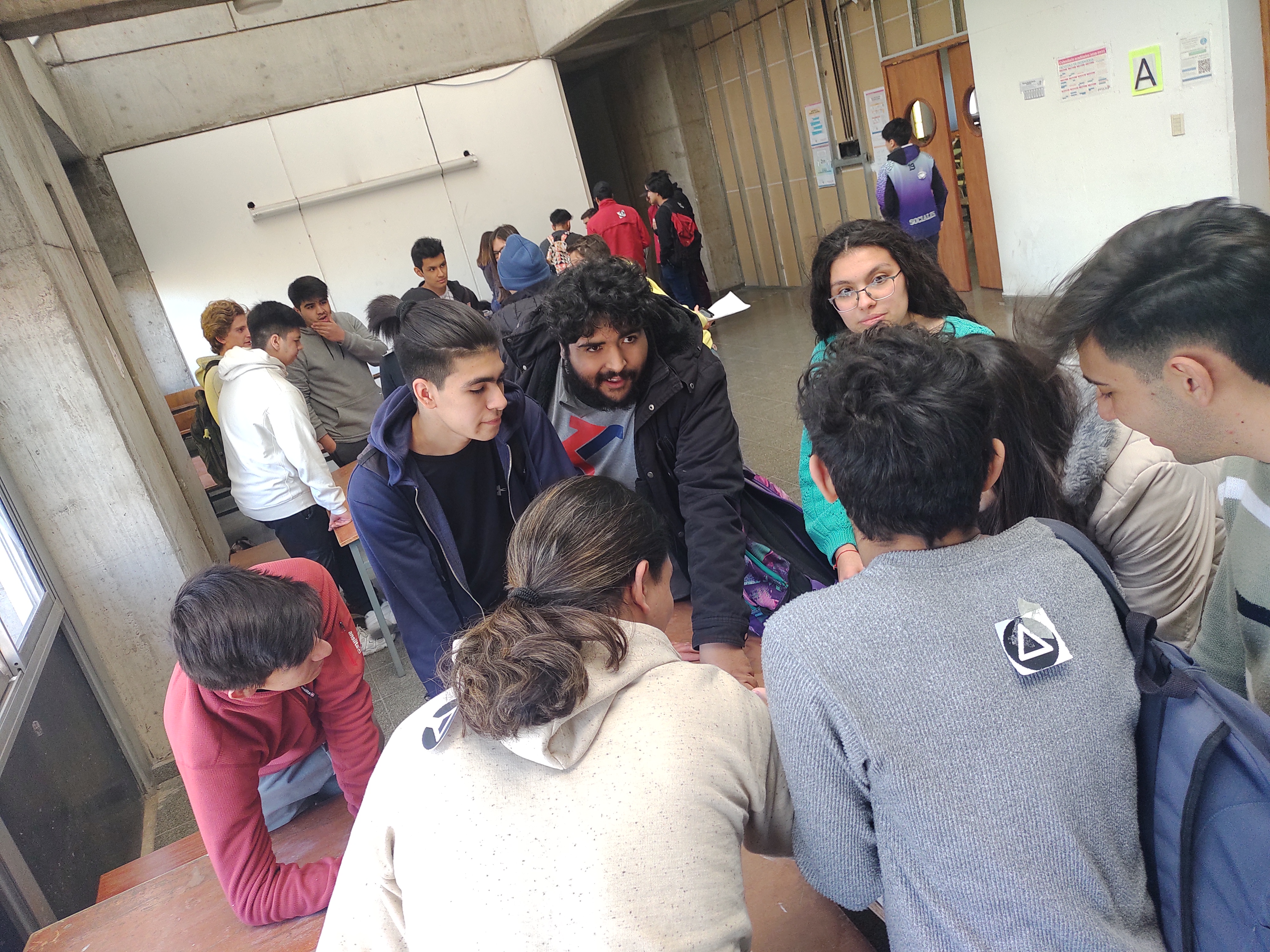 Encuentro de Tutoría Universitaria: estudiantes se reunieron con tutores pares y docentes para cerrar el semestre
