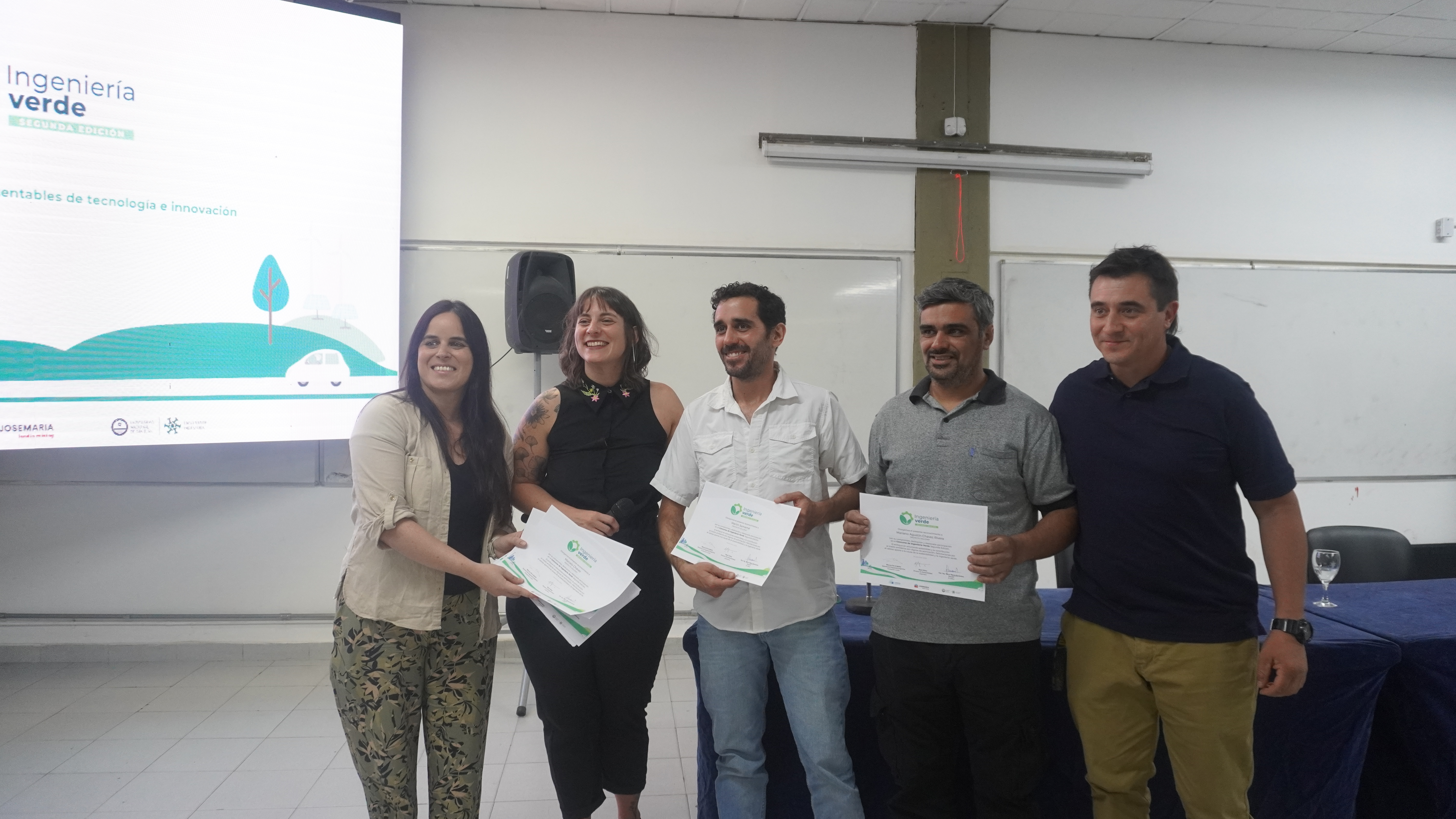 Estudiantes, egresados e investigadores de la FI presentaron sus proyectos finales del Programa Ingeniería Verde