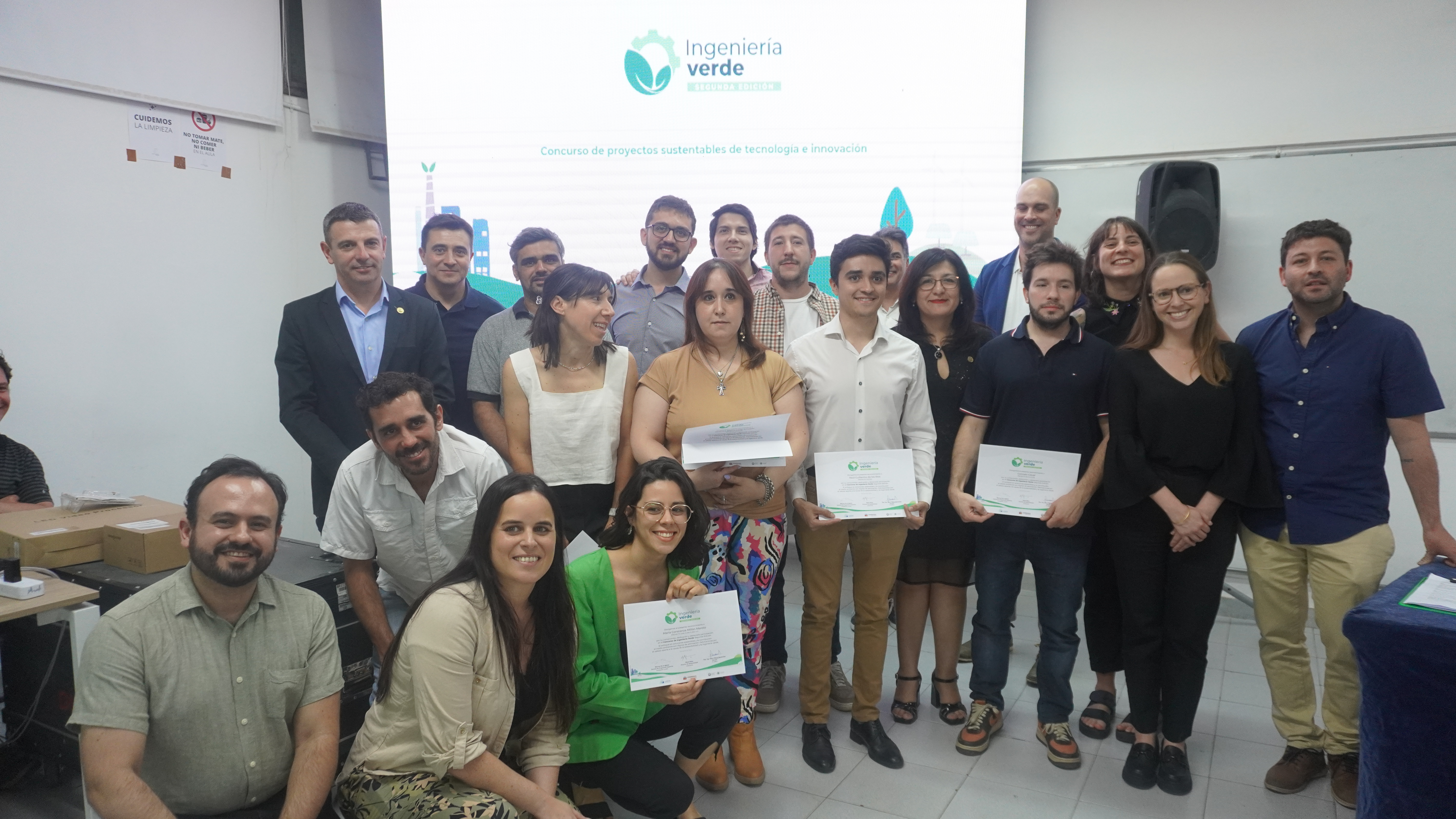 Estudiantes, egresados e investigadores de la FI presentaron sus proyectos finales del Programa Ingeniería Verde