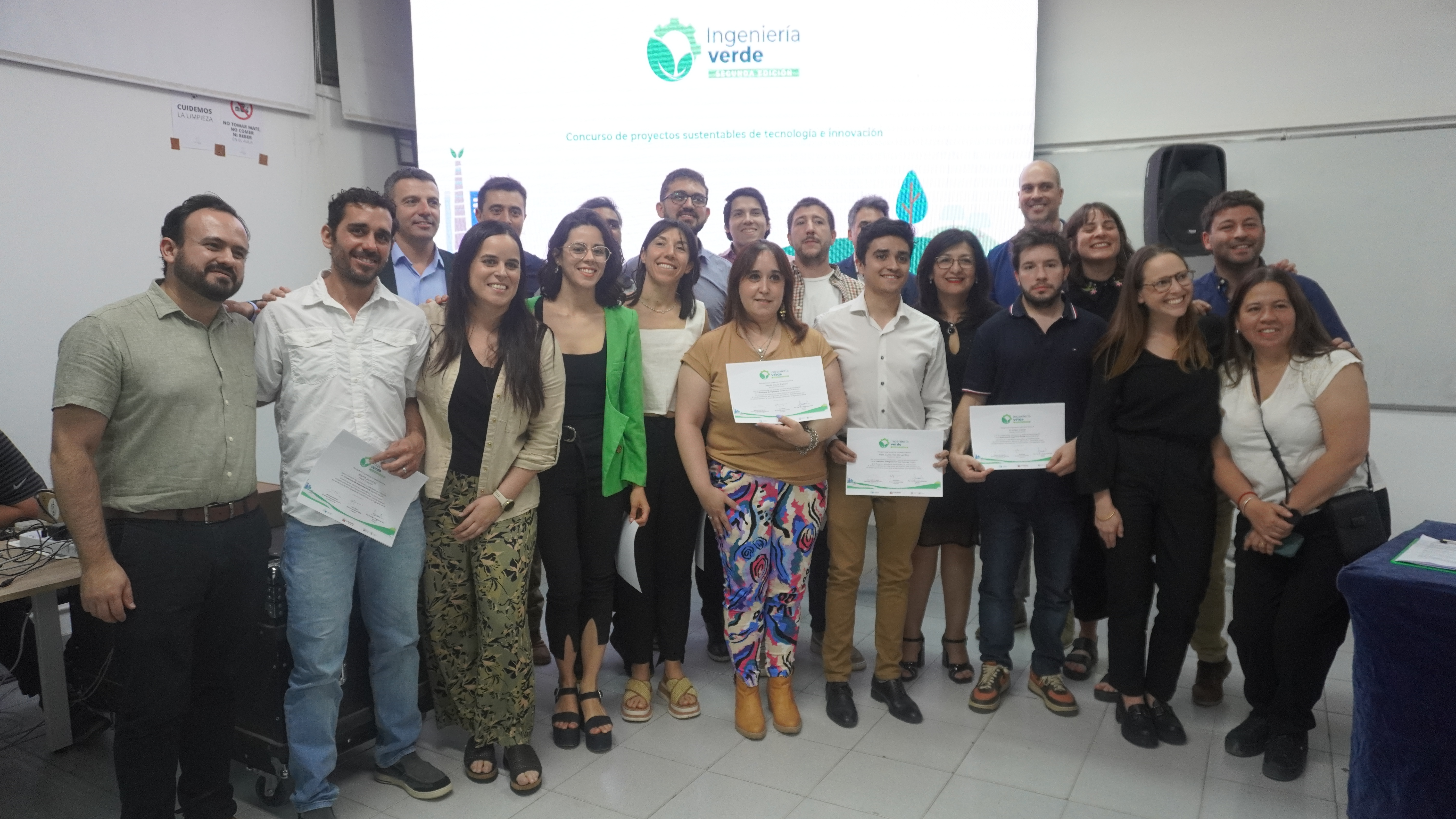 Estudiantes, egresados e investigadores de la FI presentaron sus proyectos finales del Programa Ingeniería Verde