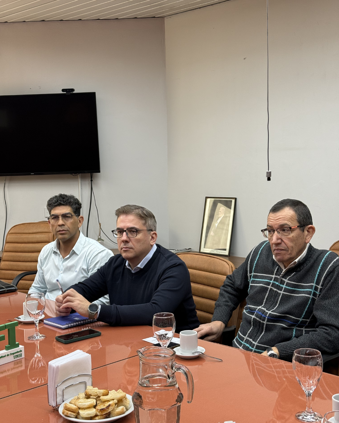 La Facultad de Ingeniería recibió la visita del embajador de Panamá en Argentina